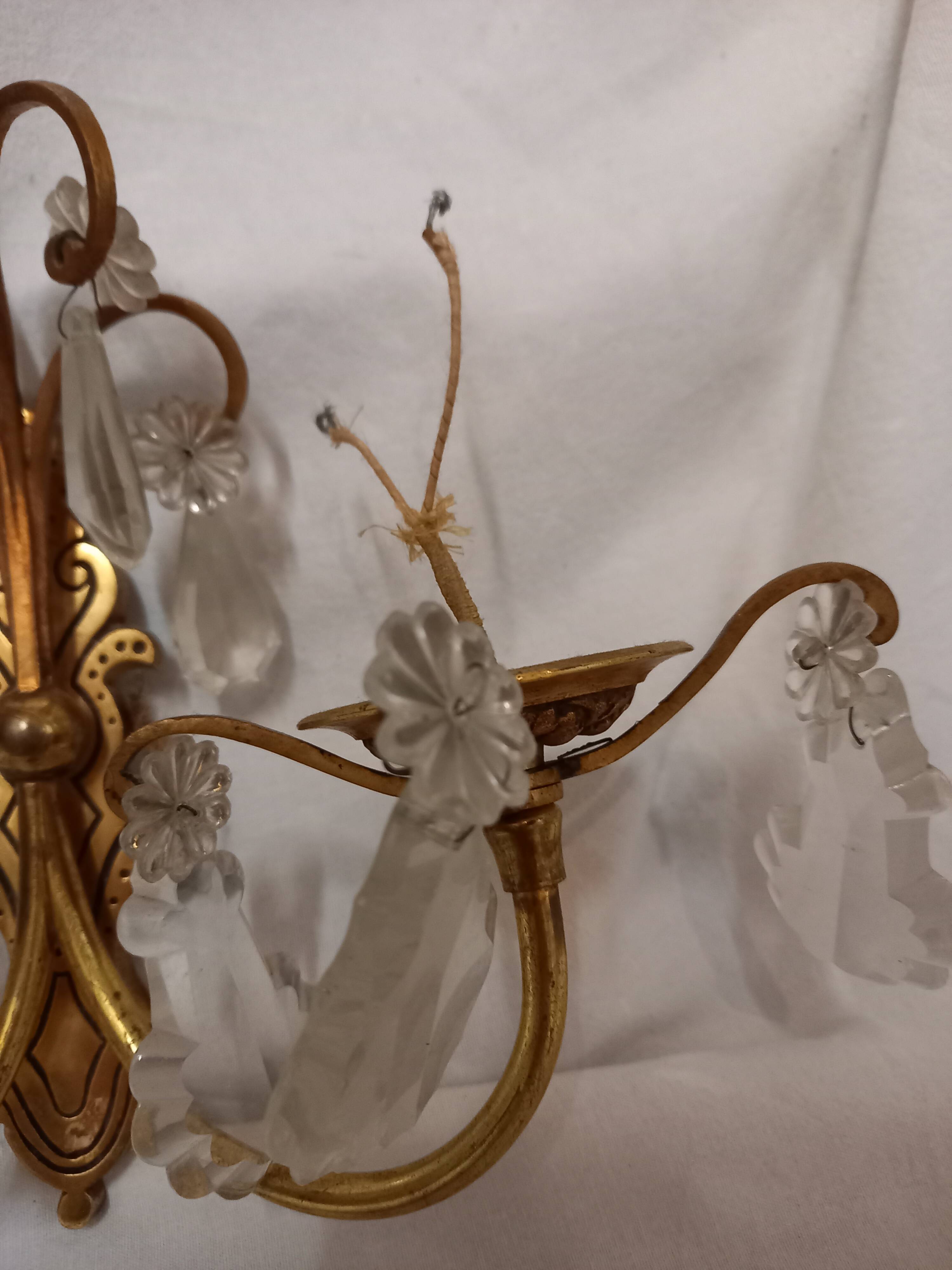 Antique wall lamp in gilded metal with cut crystal tassels