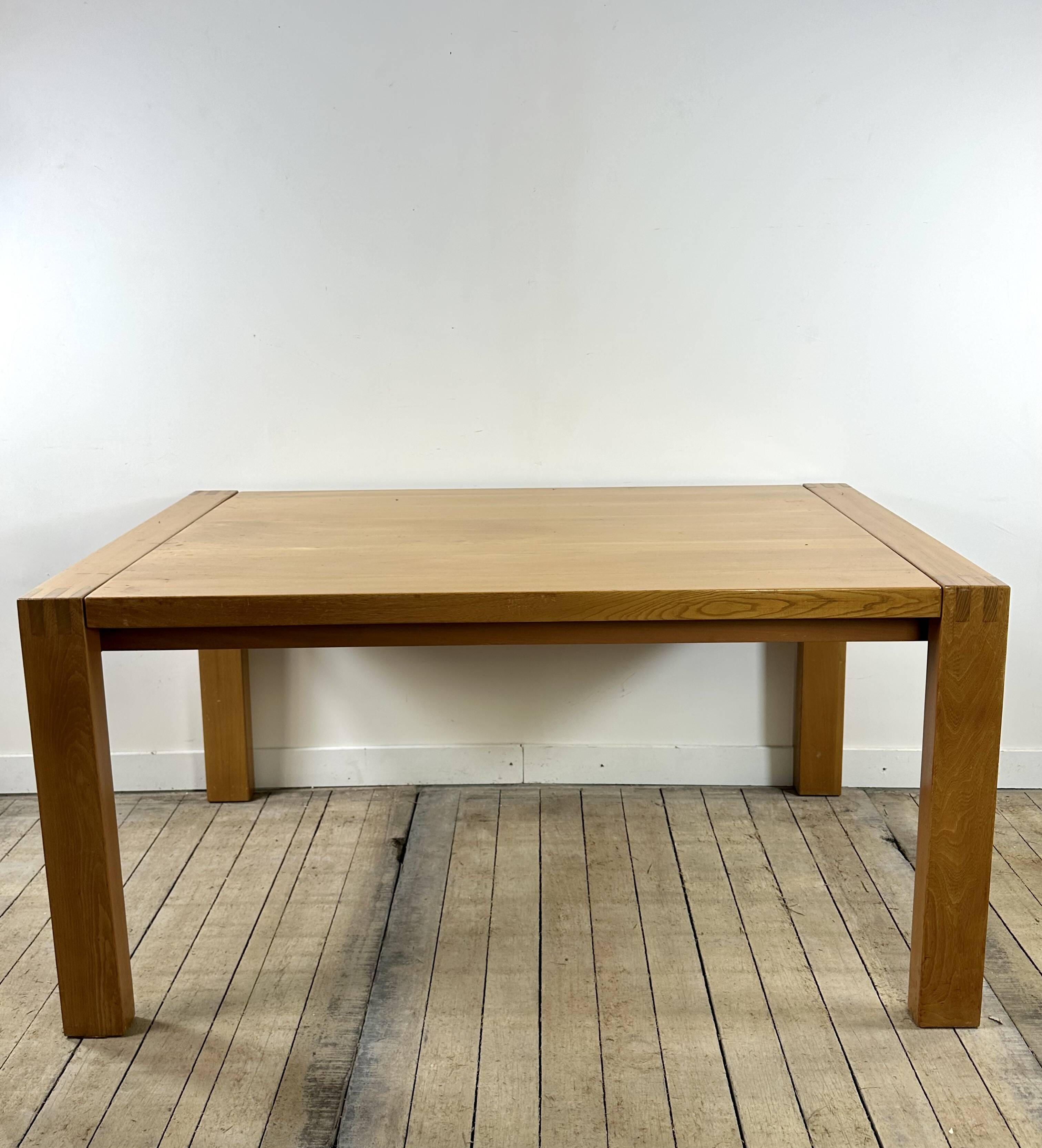 Extendable table in solid oiled elm by maison regain 1970