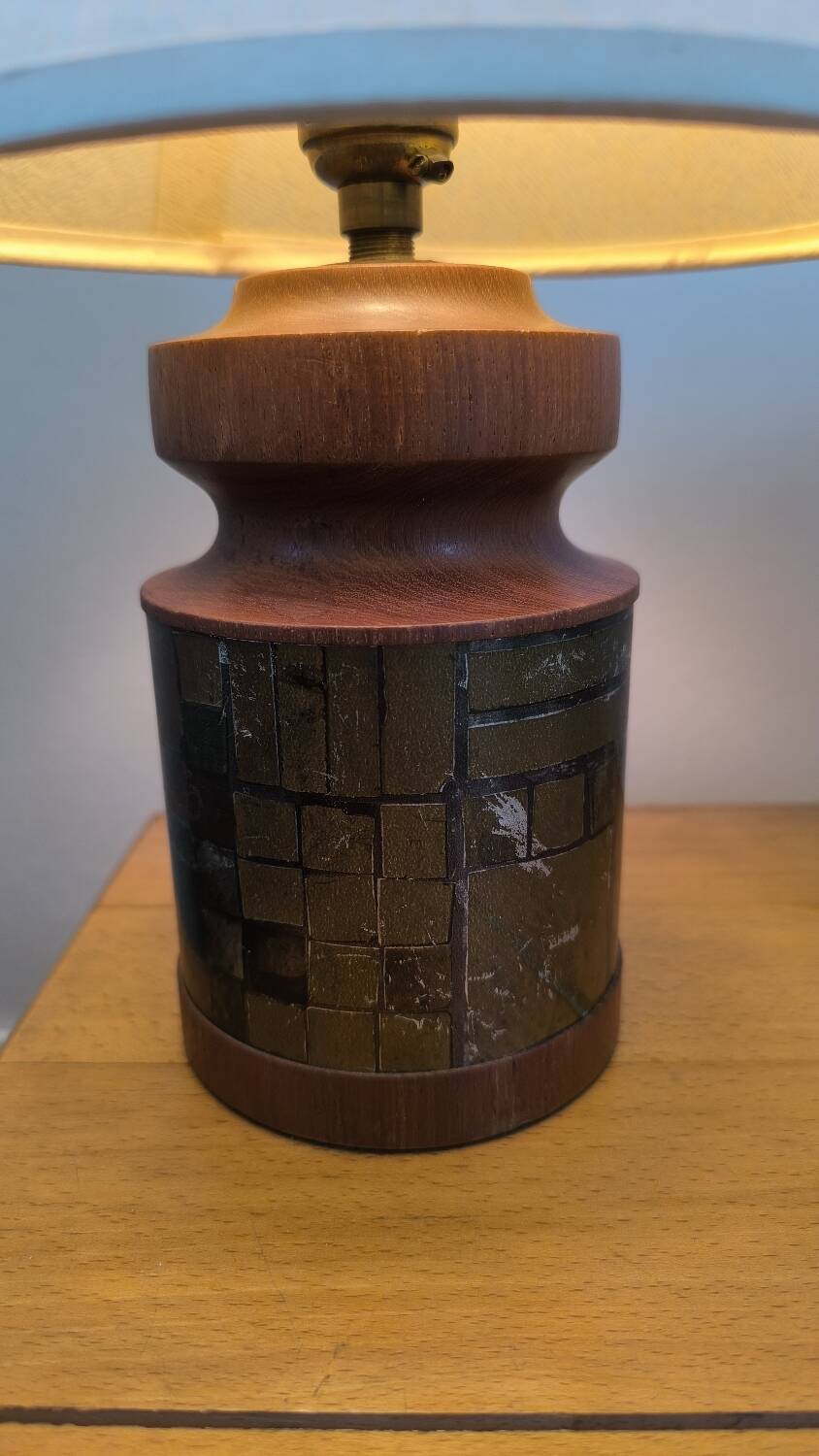 Table lamp in turned wood