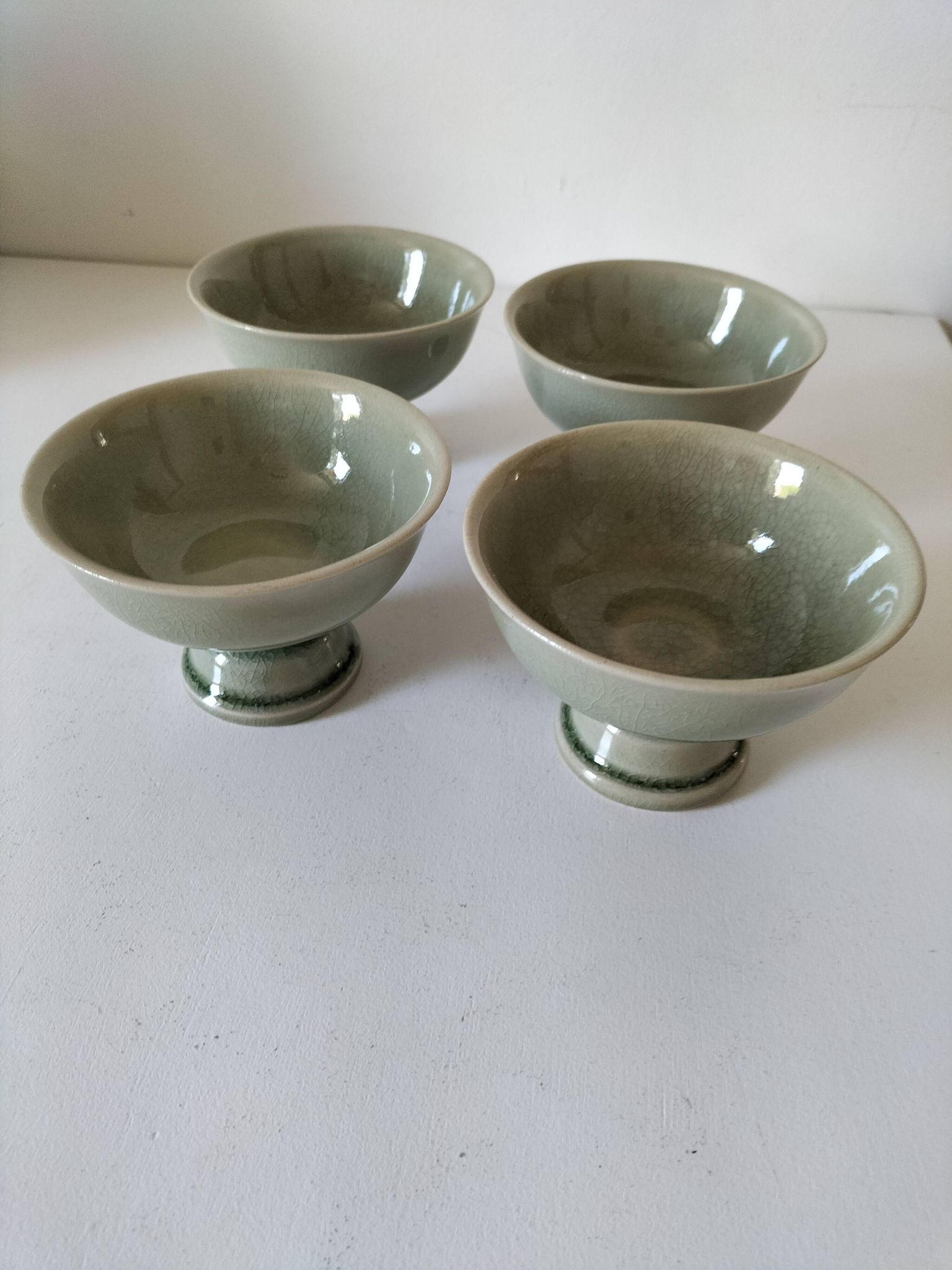 Ensemble 4  coupelles artisanales en céramique – émail céladon & style raku