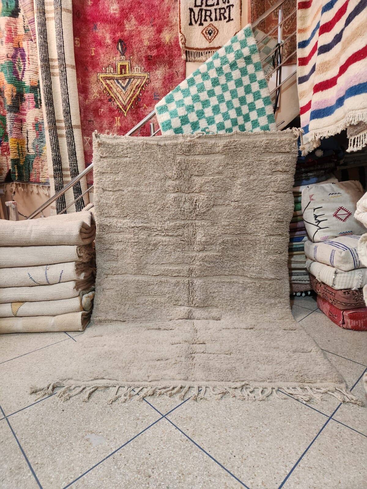 Moroccan Berber rug in cream wool 300 x 200 cm – Geometric patterns