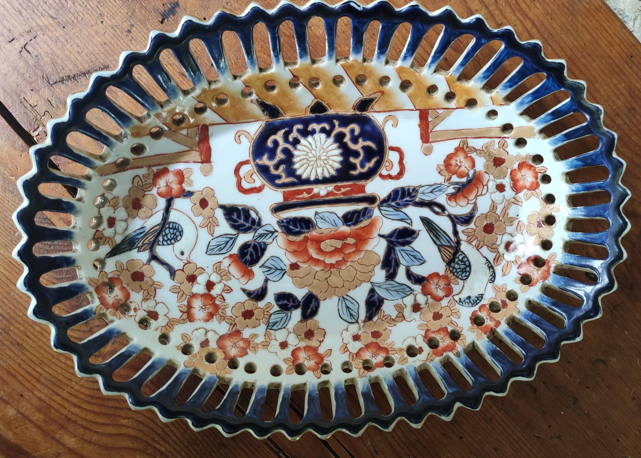 Central openwork dish in Chinese porcelain Adèle Carey