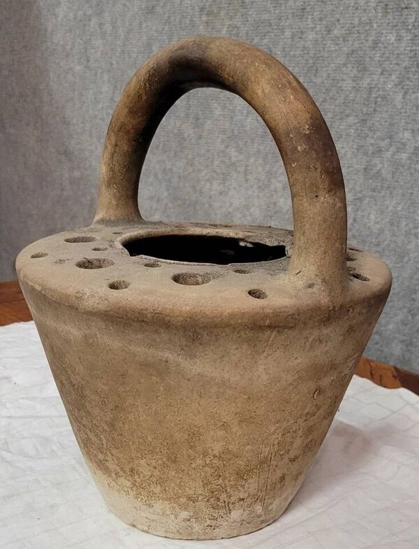 Ancienne poterie traditionnelle kabyle / Berbère en terre cuite