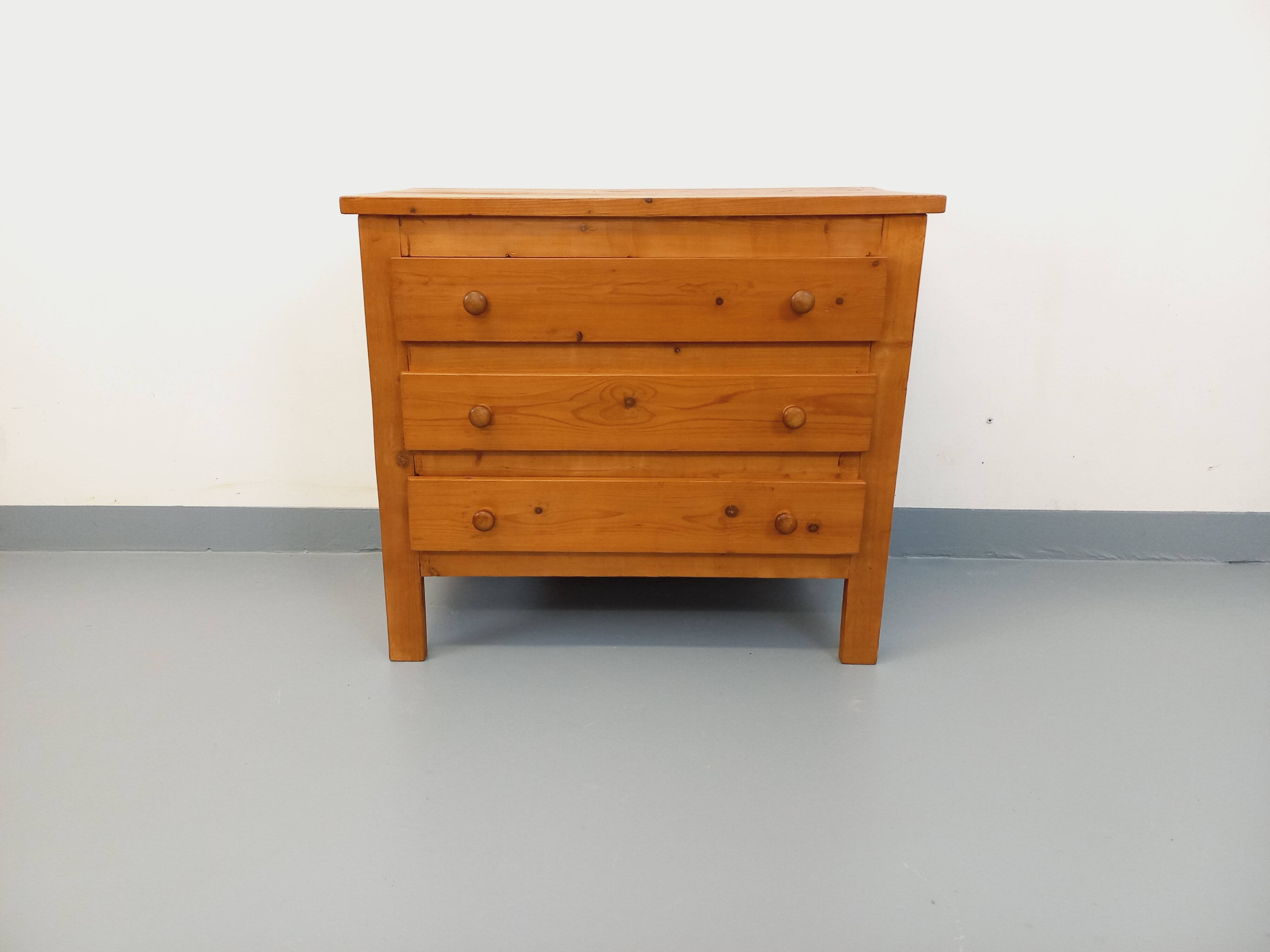 Vintage pine chest of drawers from the 70s and 80s.