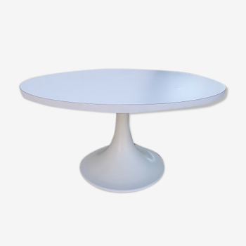 Table basse pied tulipe