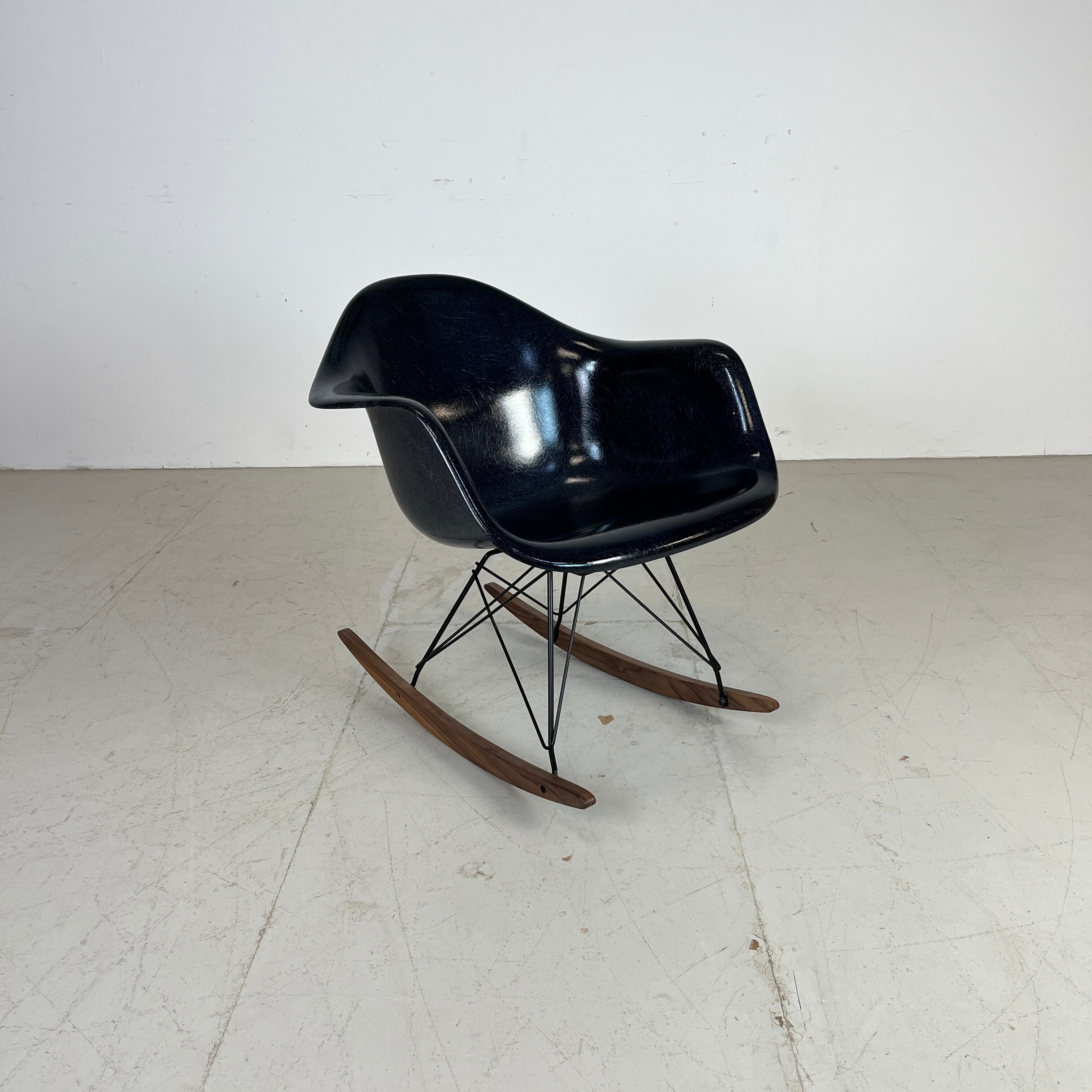 Eames Herman Miller 1950s RAR rocking chair in navy blue