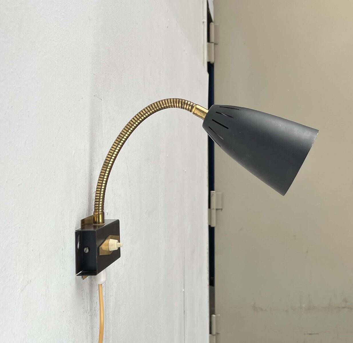 Modern mid-century wall lamp with a swan neck by Aris, Finland, 1950s