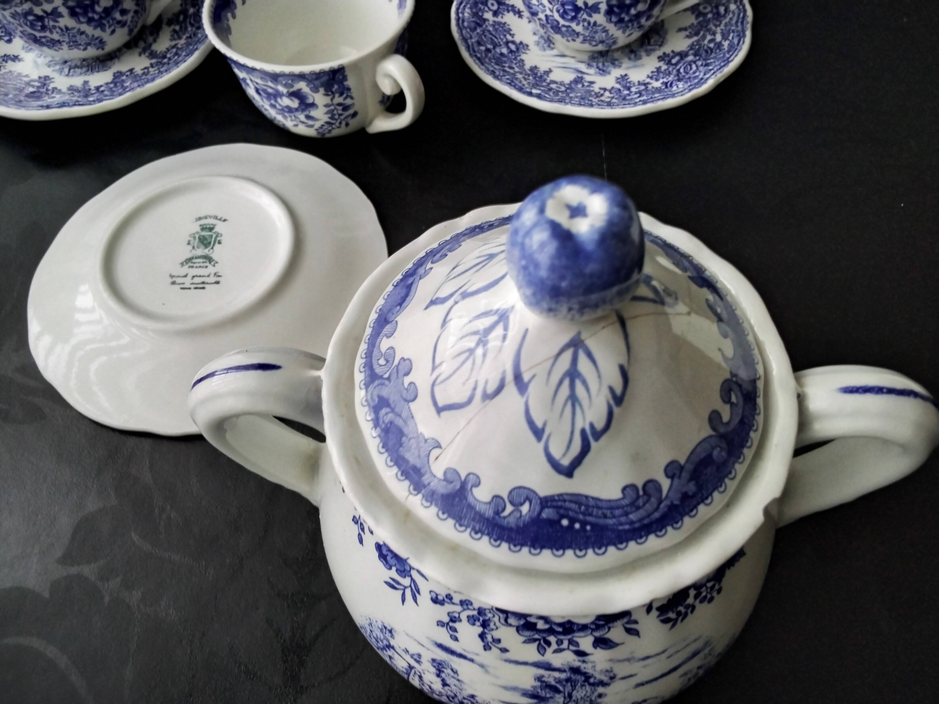 3 Lunéville KG earthenware coffee cups