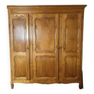Armoire ancienne style Louis XV