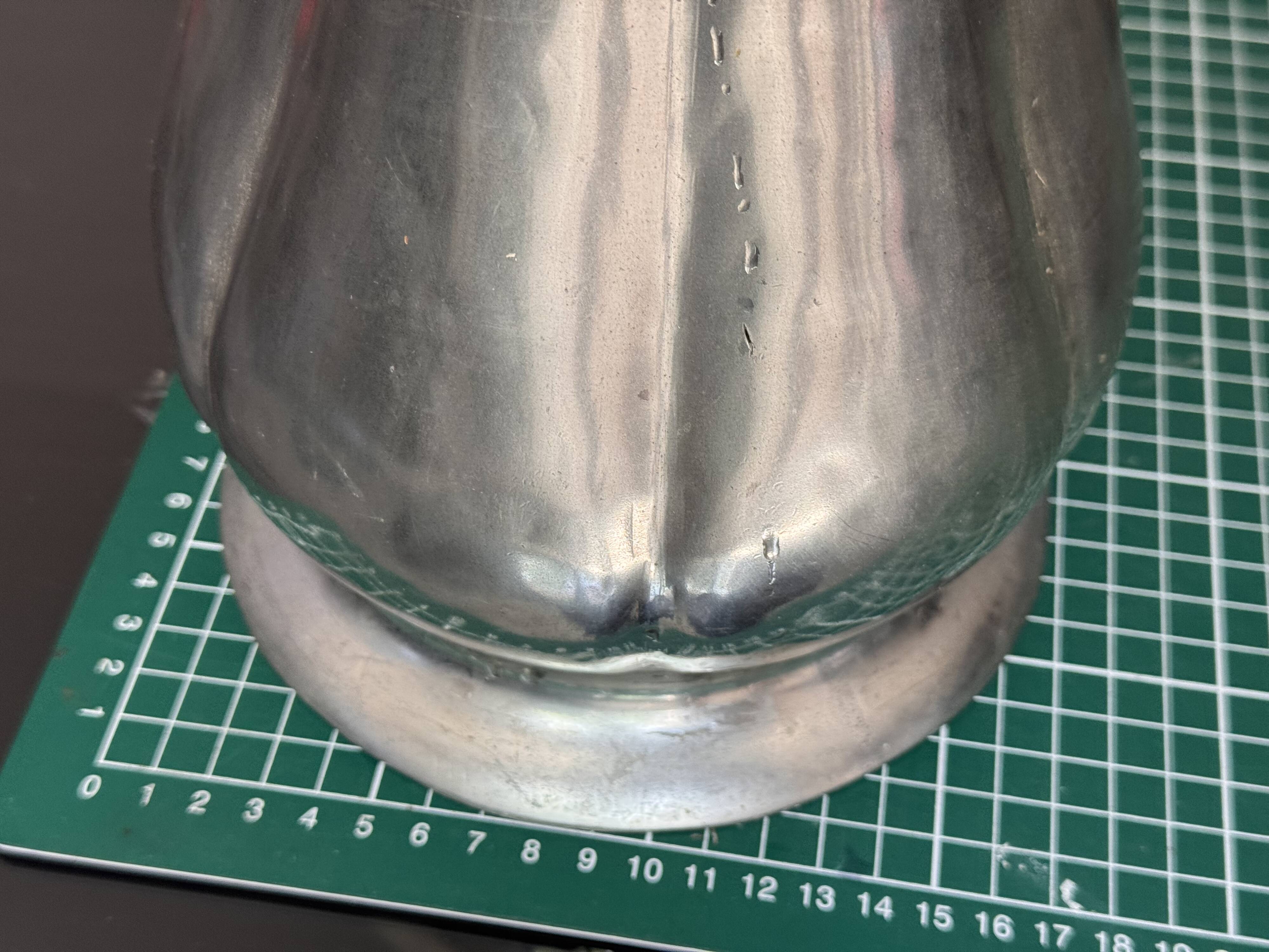 Pure tin sun vase at 95%, signed Jean Goardère.