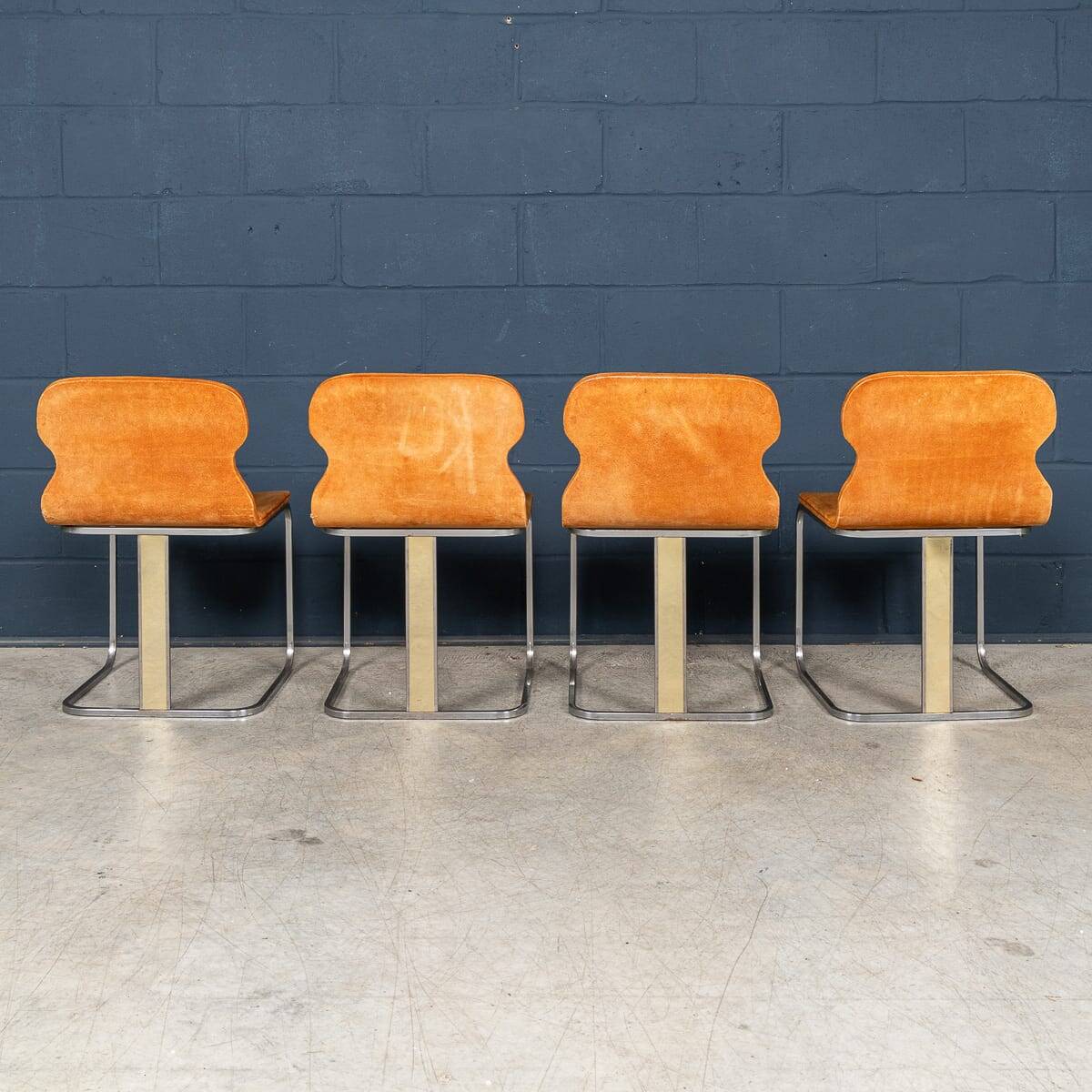 Ensemble de salle à manger italien vintage des années 20 en suede orange par willy rizzo c.1970