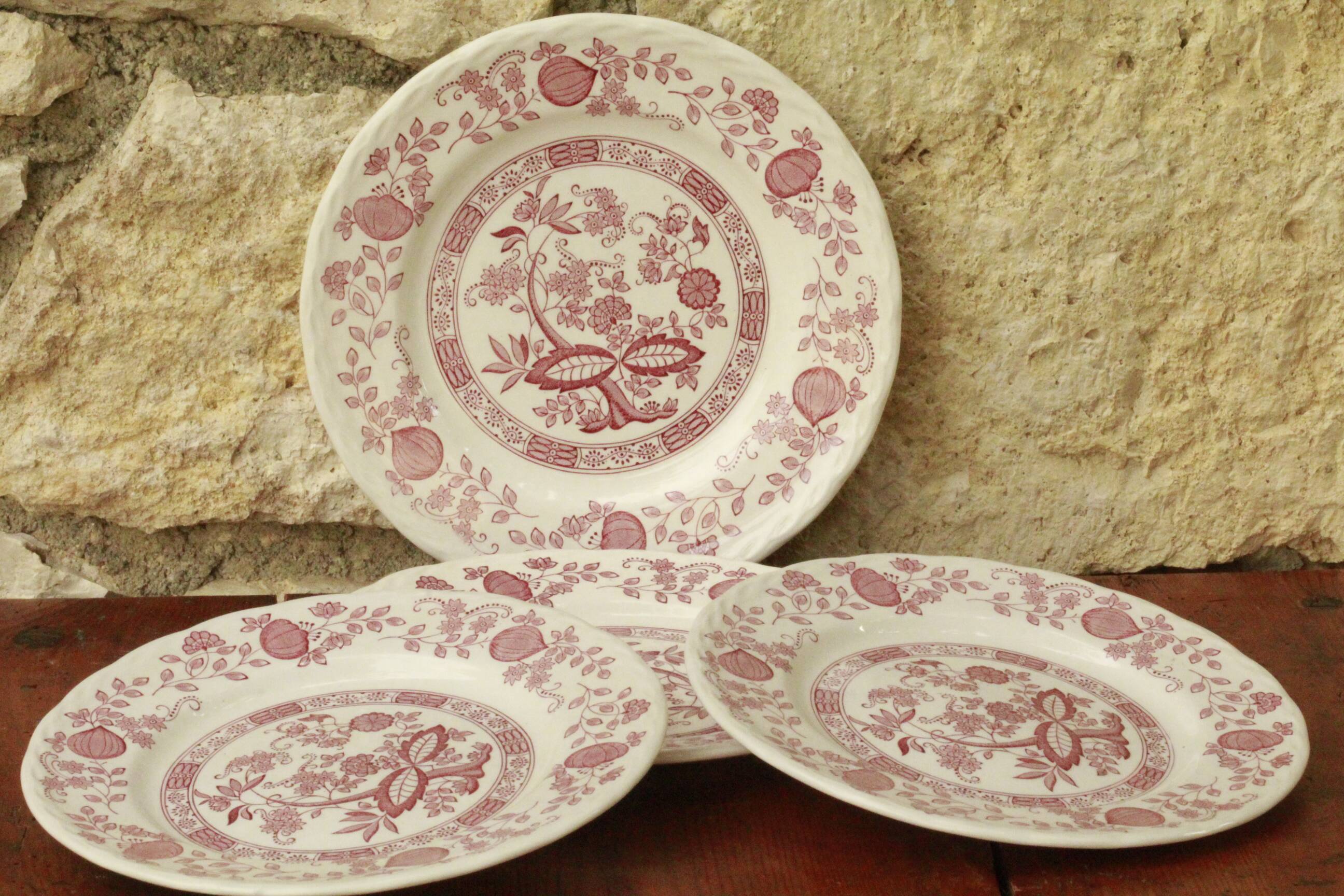 Set of 4 royal art pottery onion blue plates