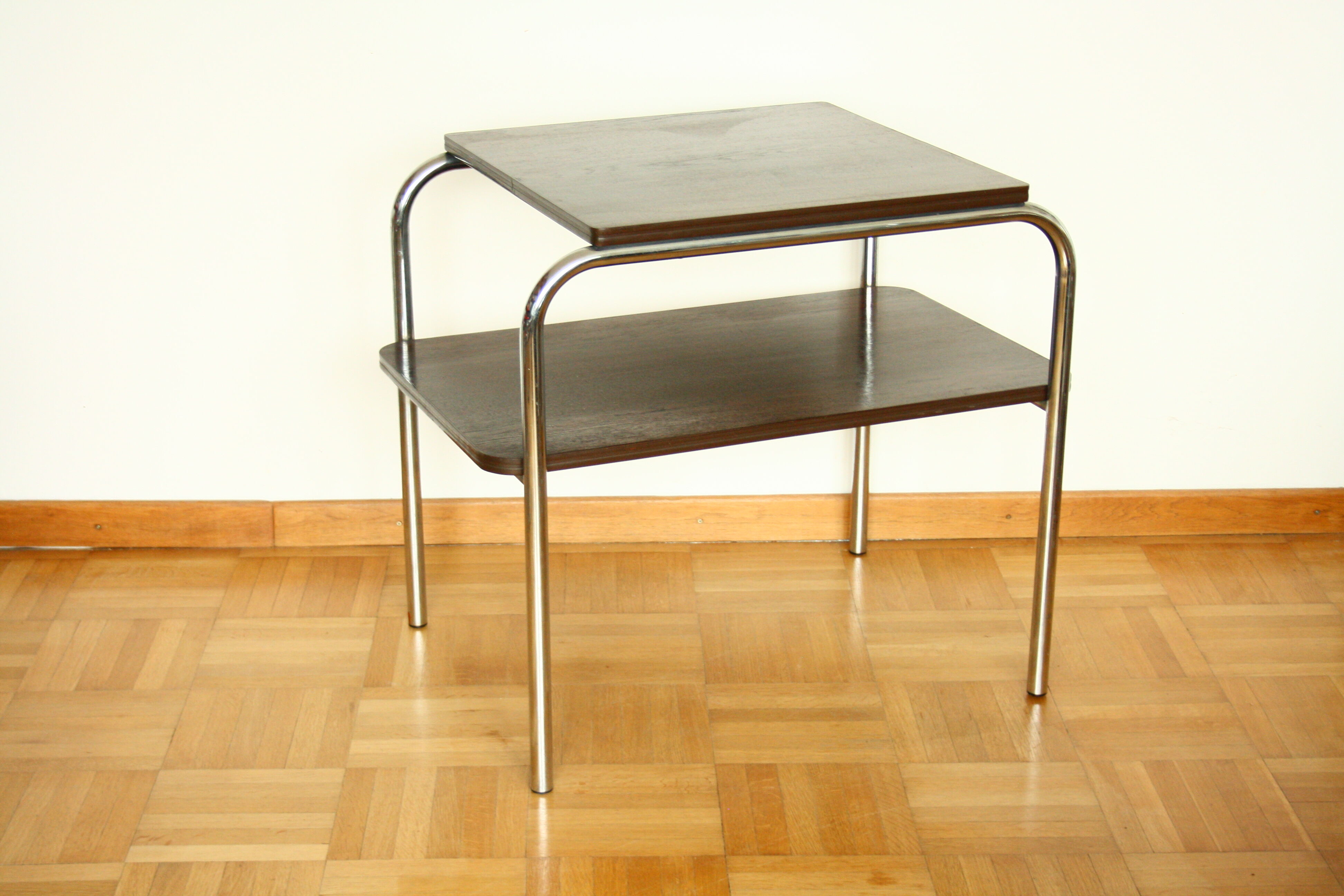 Table d'appoint fonctionnelle / bauhaus
