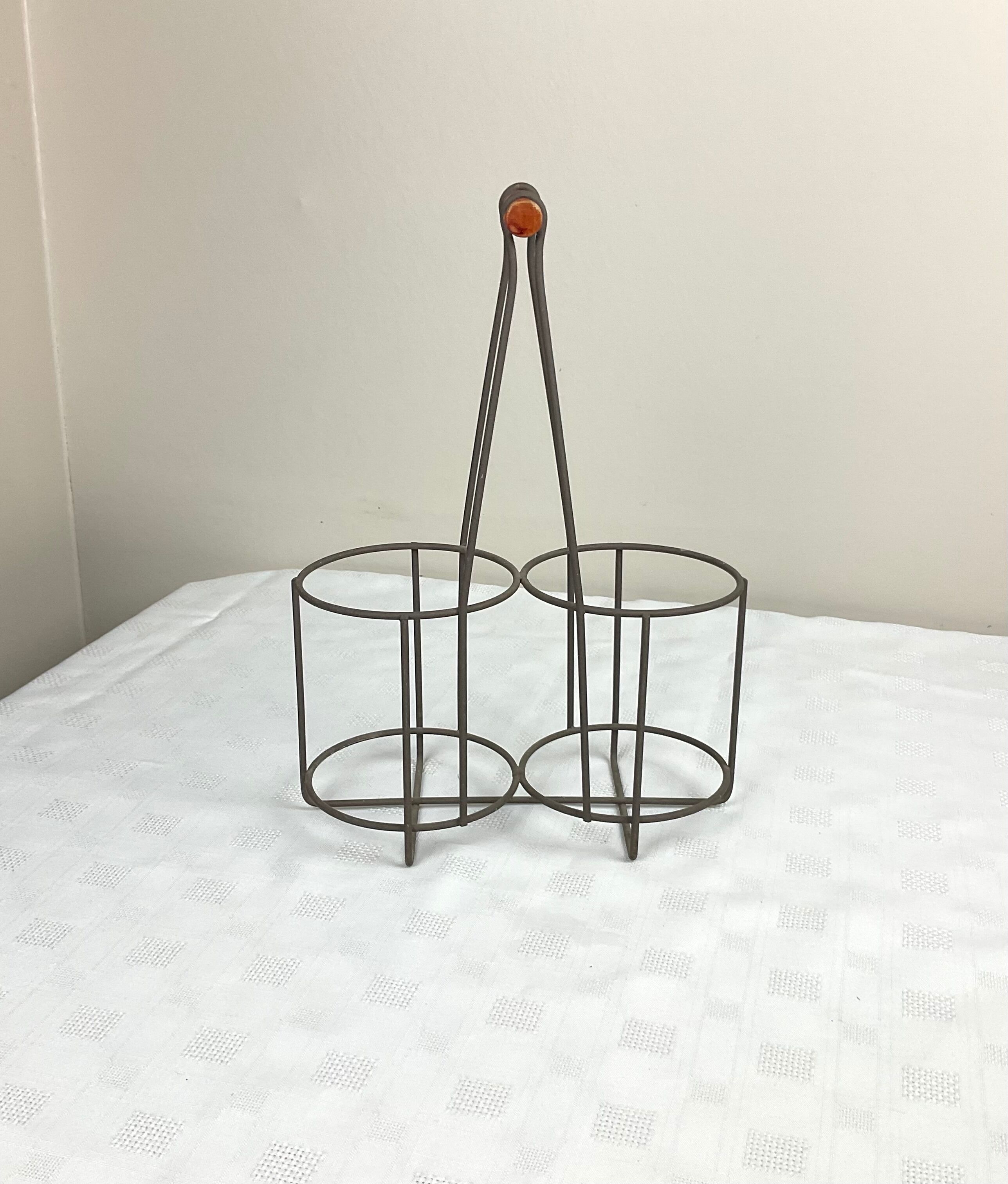 Metal bottle basket