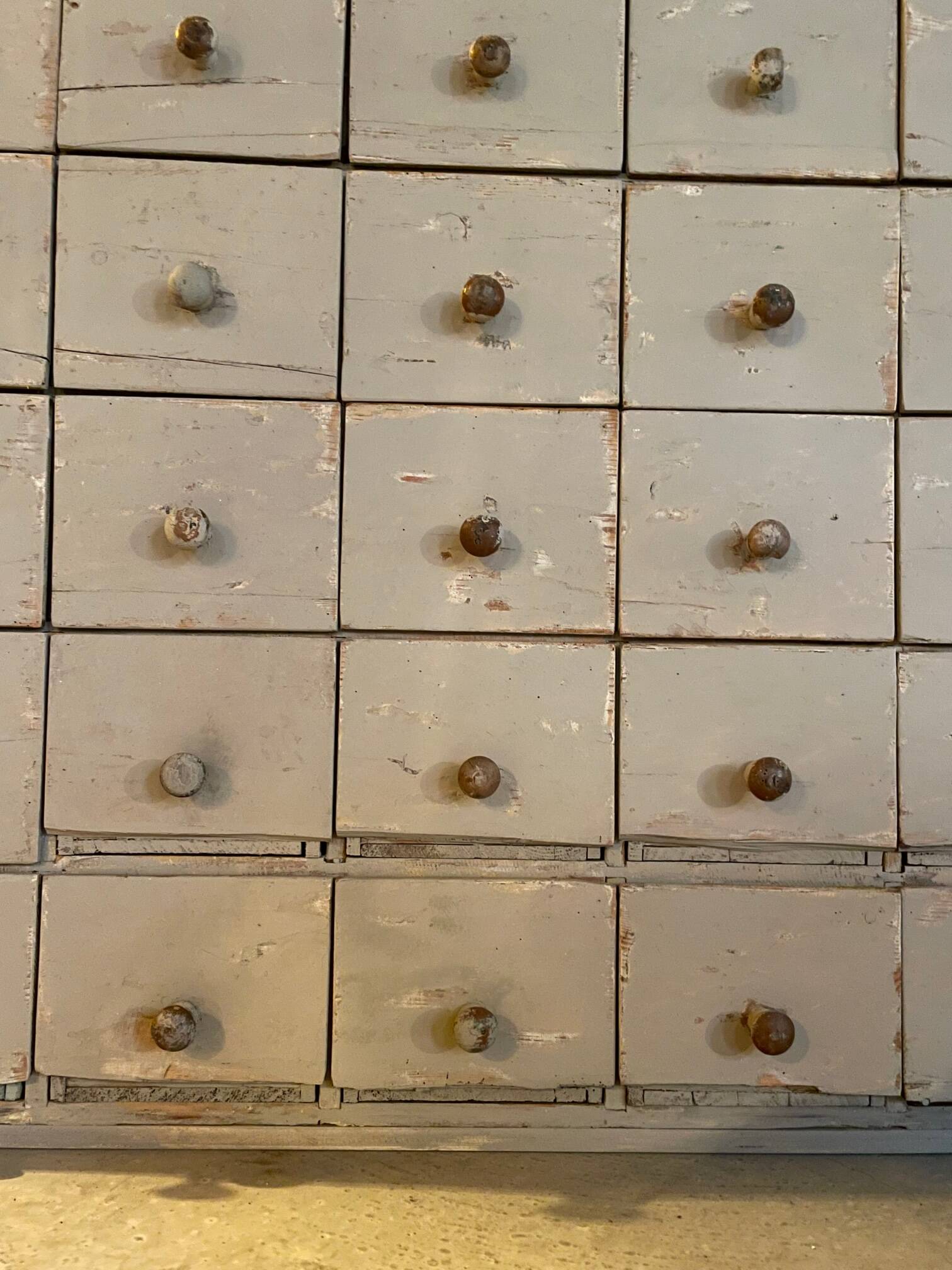 Meuble à 30 tiroirs