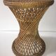 Tabouret en rotin et osier de forme diabolo