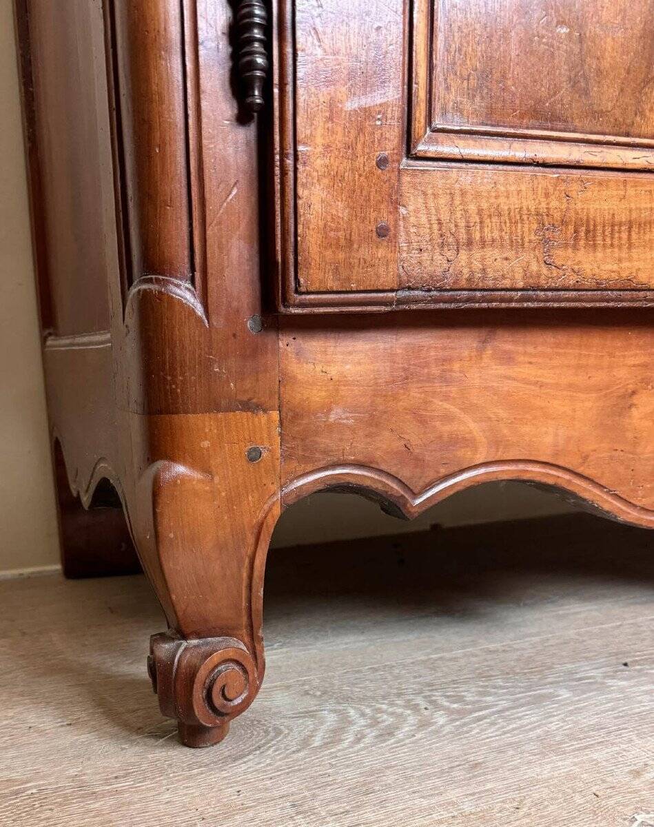 Charolaise cabinet Louis XV period called "napkin folds" solid walnut