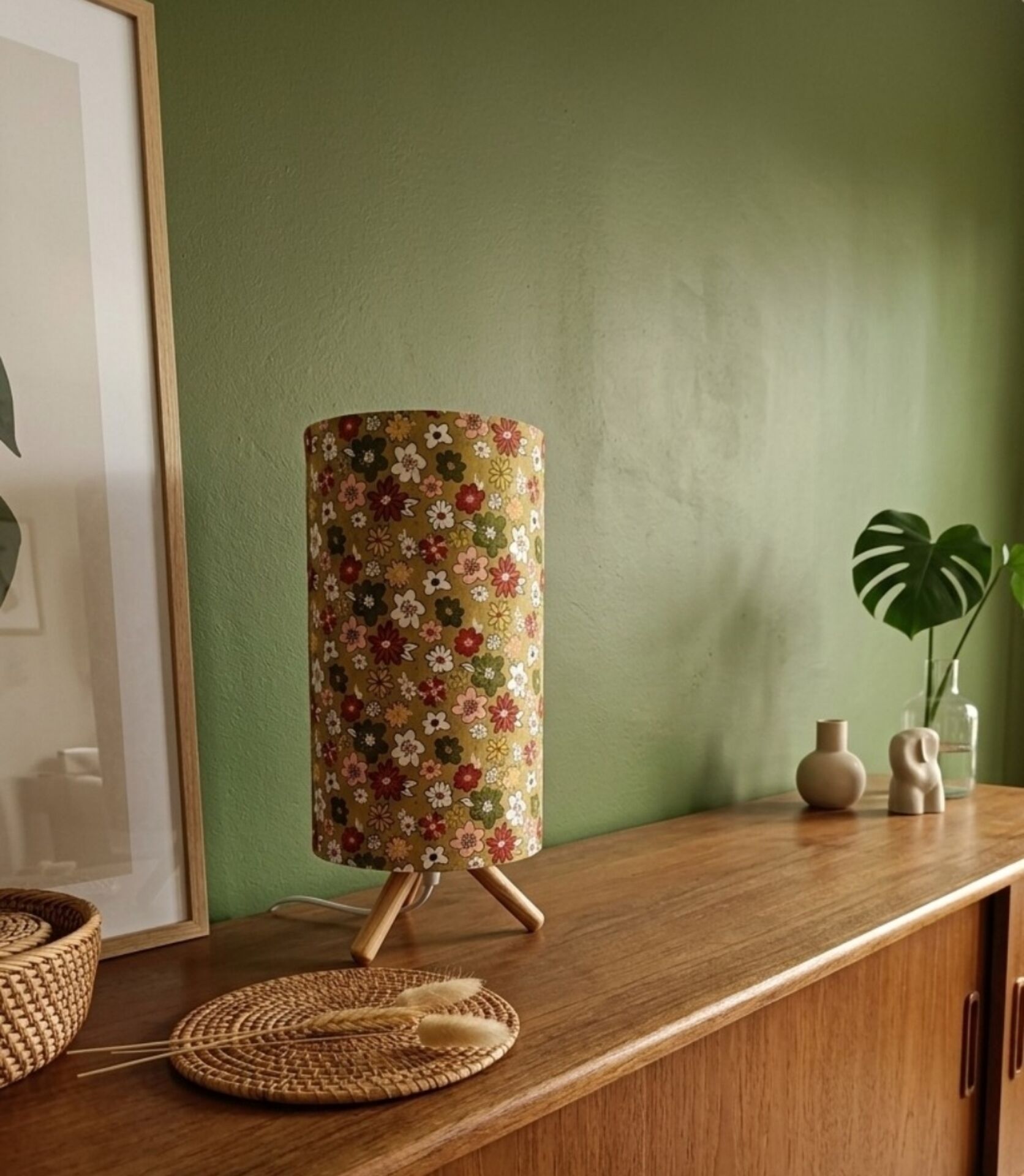 tripod table lamp wood printed flowers | boho scandi