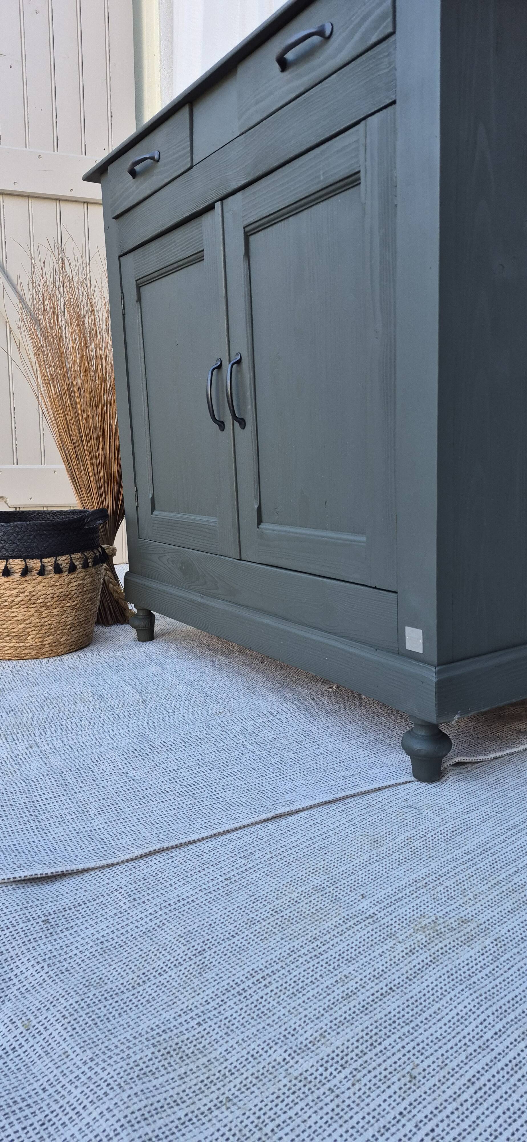 Low sideboard with 2 doors and 2 drawers
