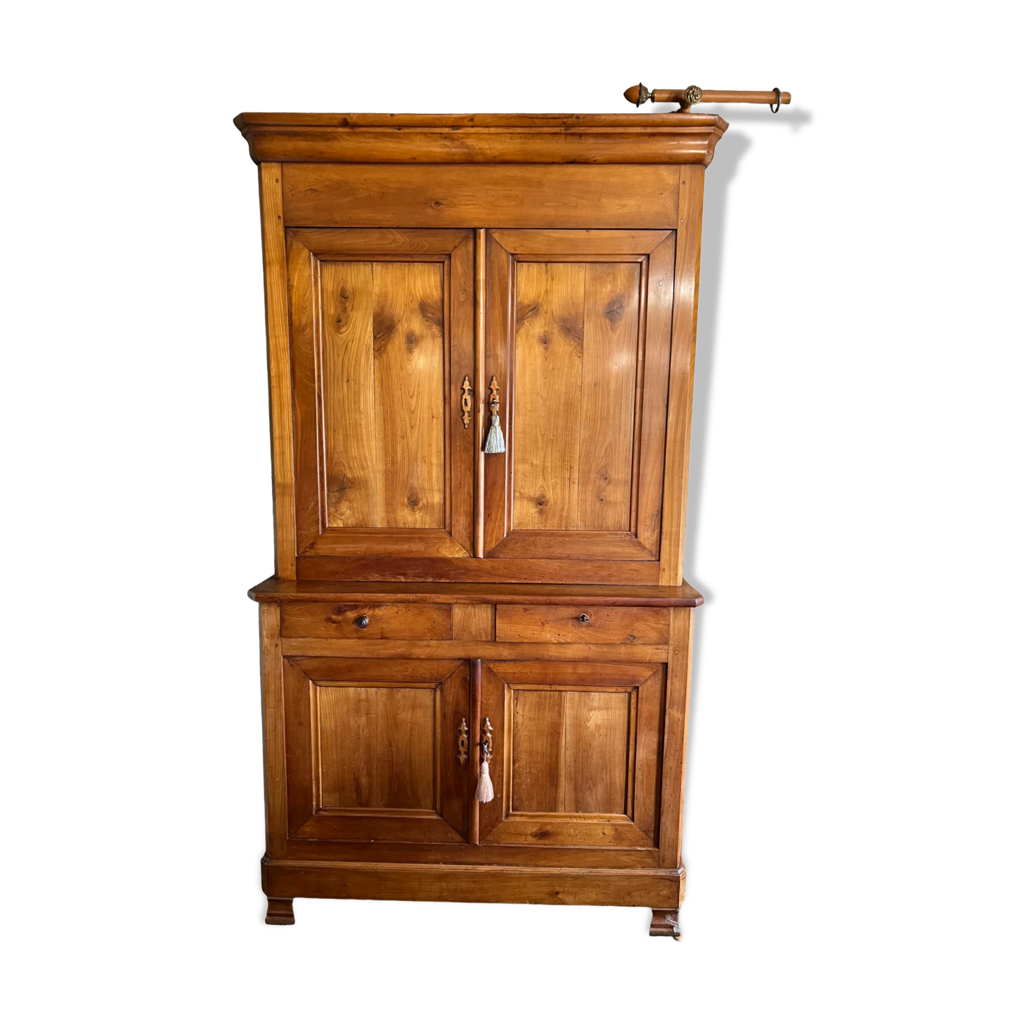 Beau buffet 2 corps ancien en merisier massif datant du XIXe siècle