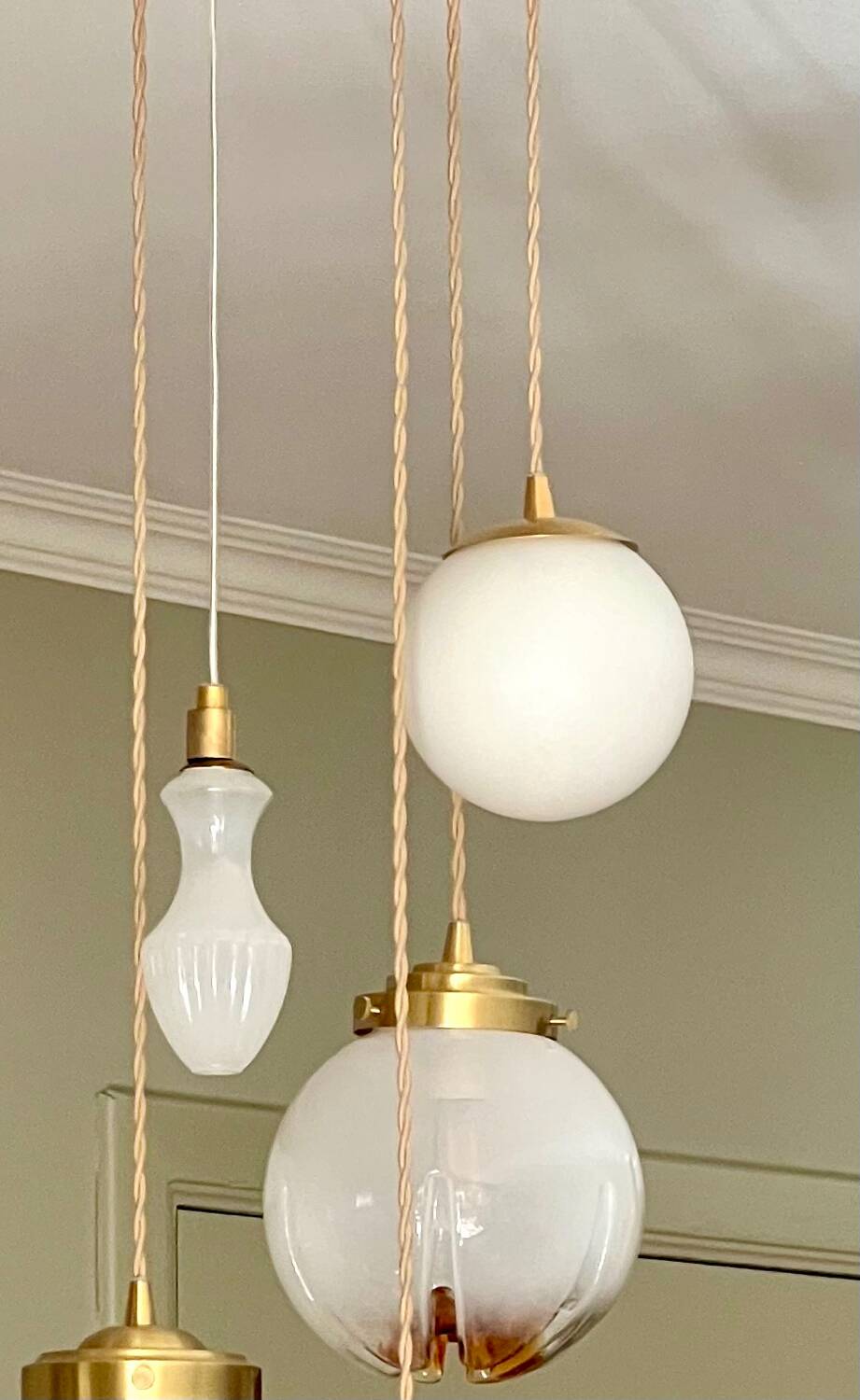 Amber and opaline Murano glass suspension cascade