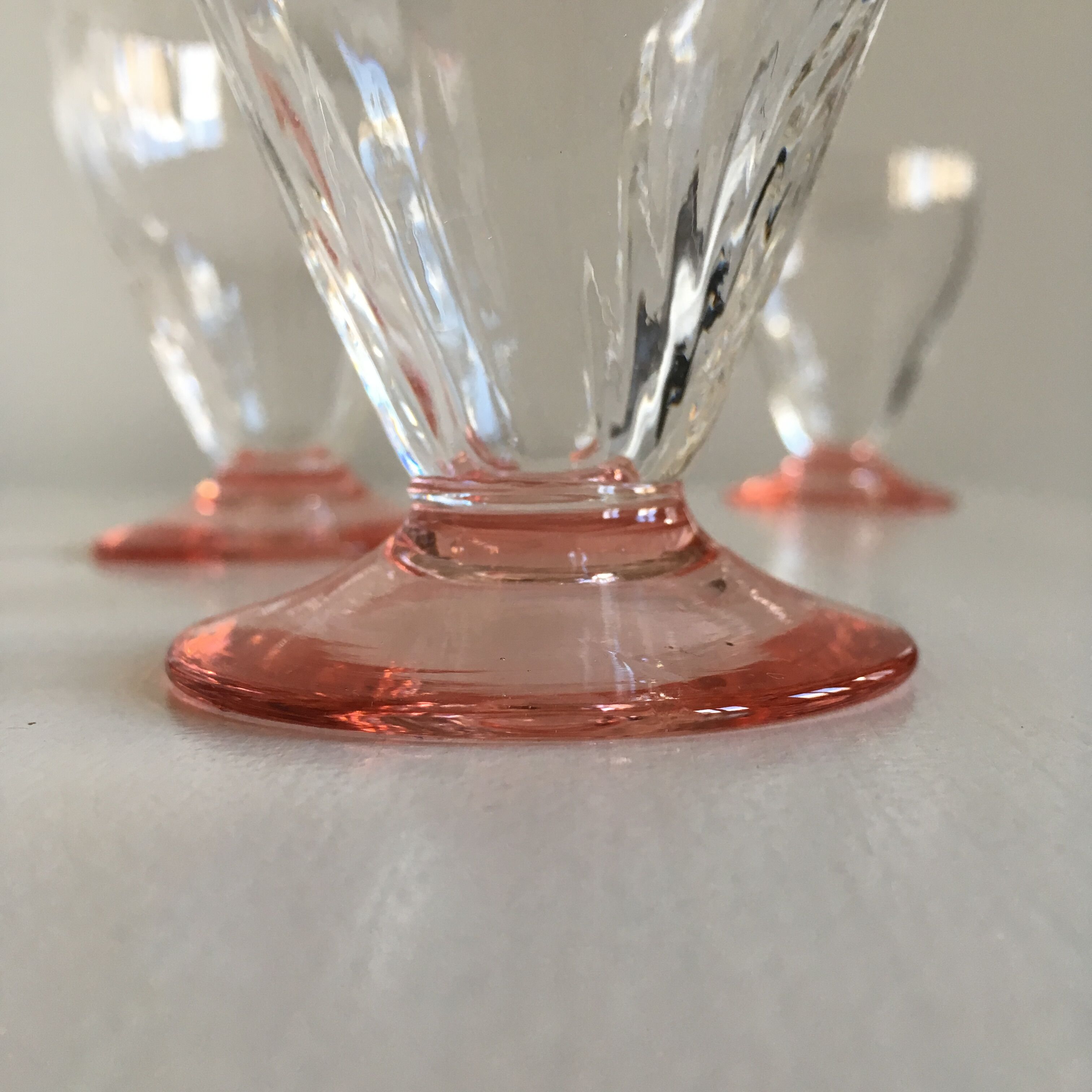 Lot of water in white and pink glass glasses