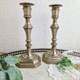 Paire de bougeoirs style néo classique en métal argenté