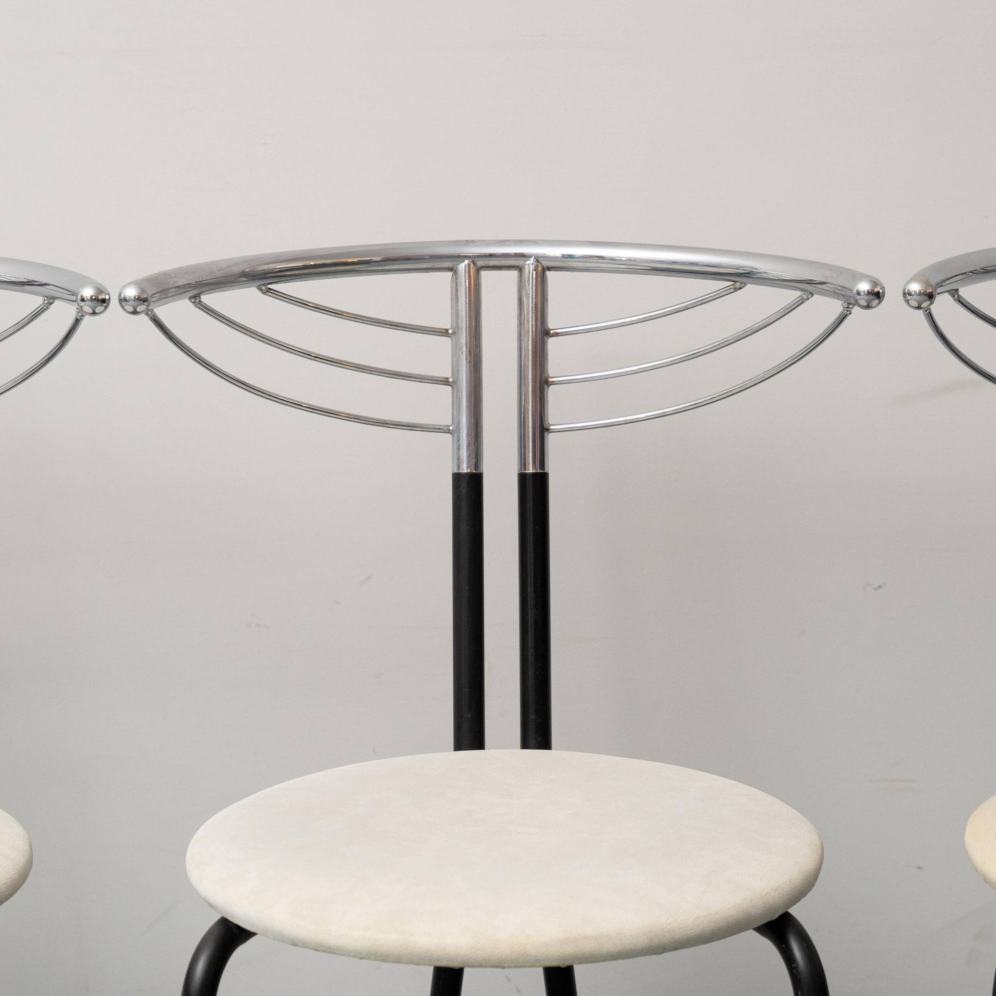 Set of 6 vintage chairs in chromed metal and white fabric, 1980s modernism