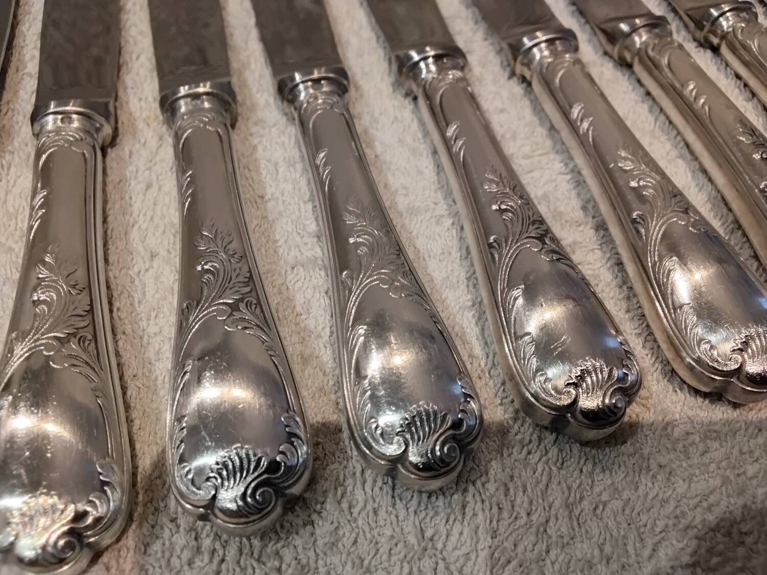 12 silver-plated dessert knives by Christofle Marly, 19.7cm