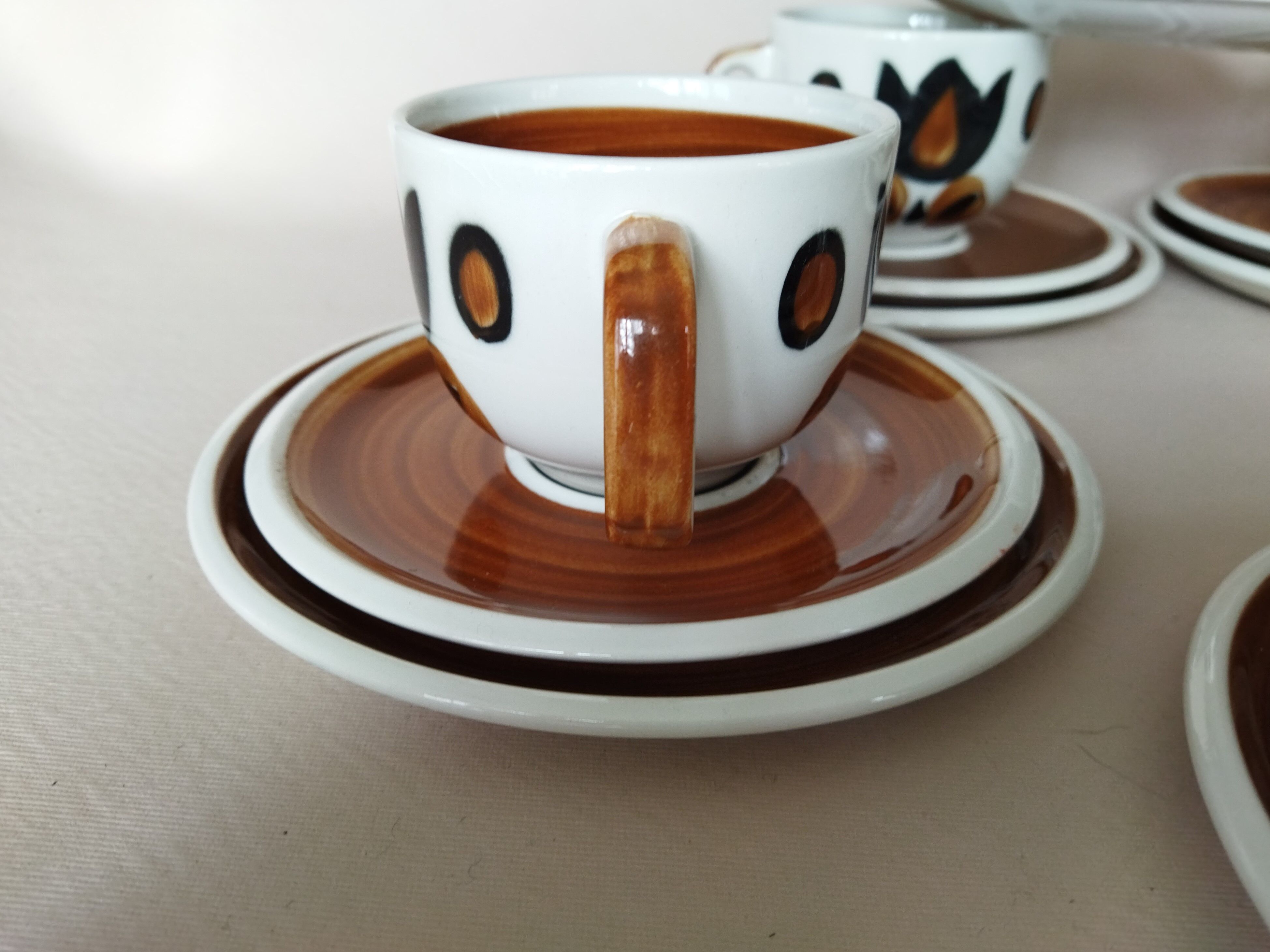 6 cups and cake plates Kimono Boch La Louvière