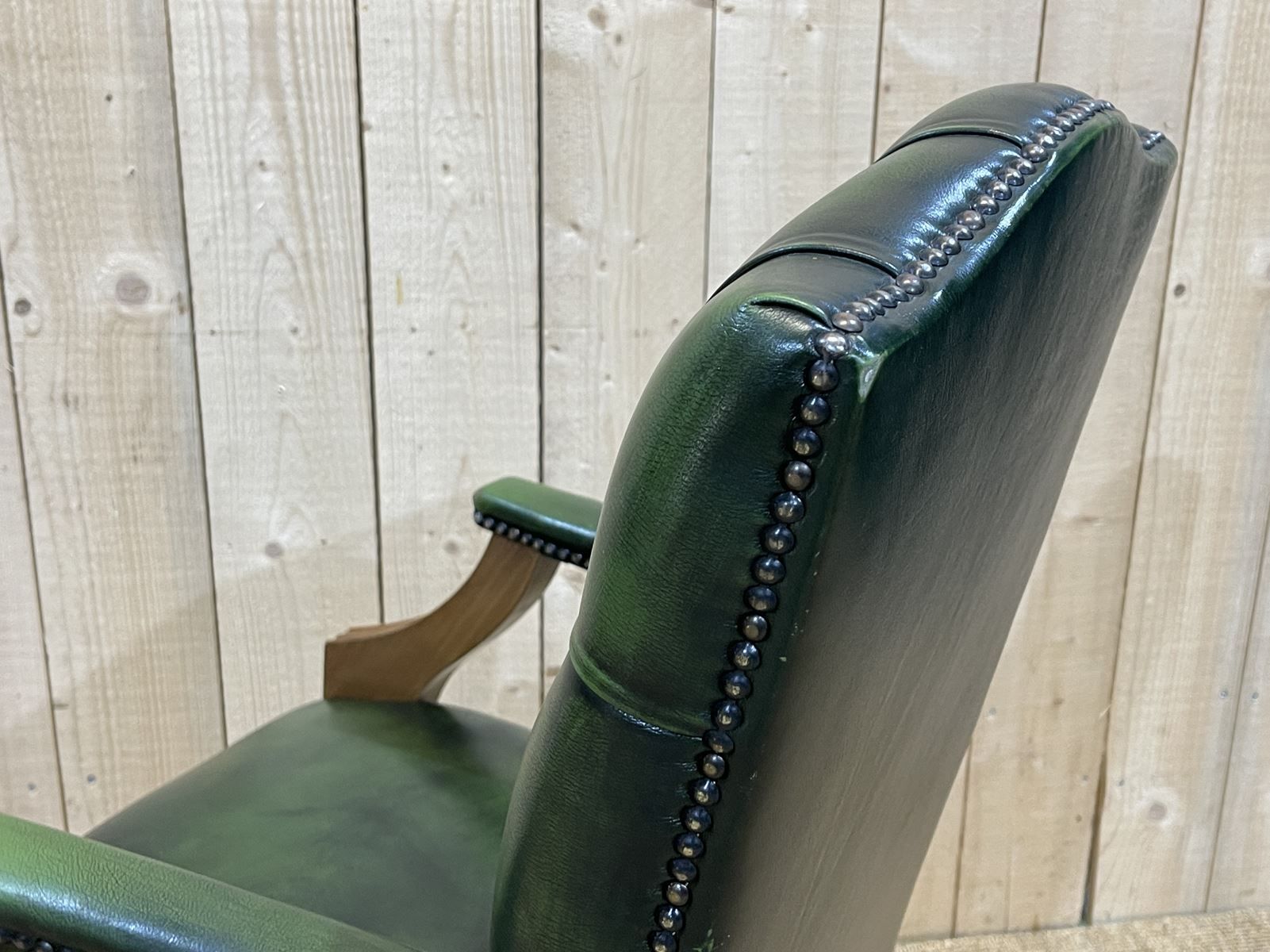 English chesterfield office armchair in green leather from the 1980s