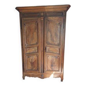 Belle armoire en noyer - olivier