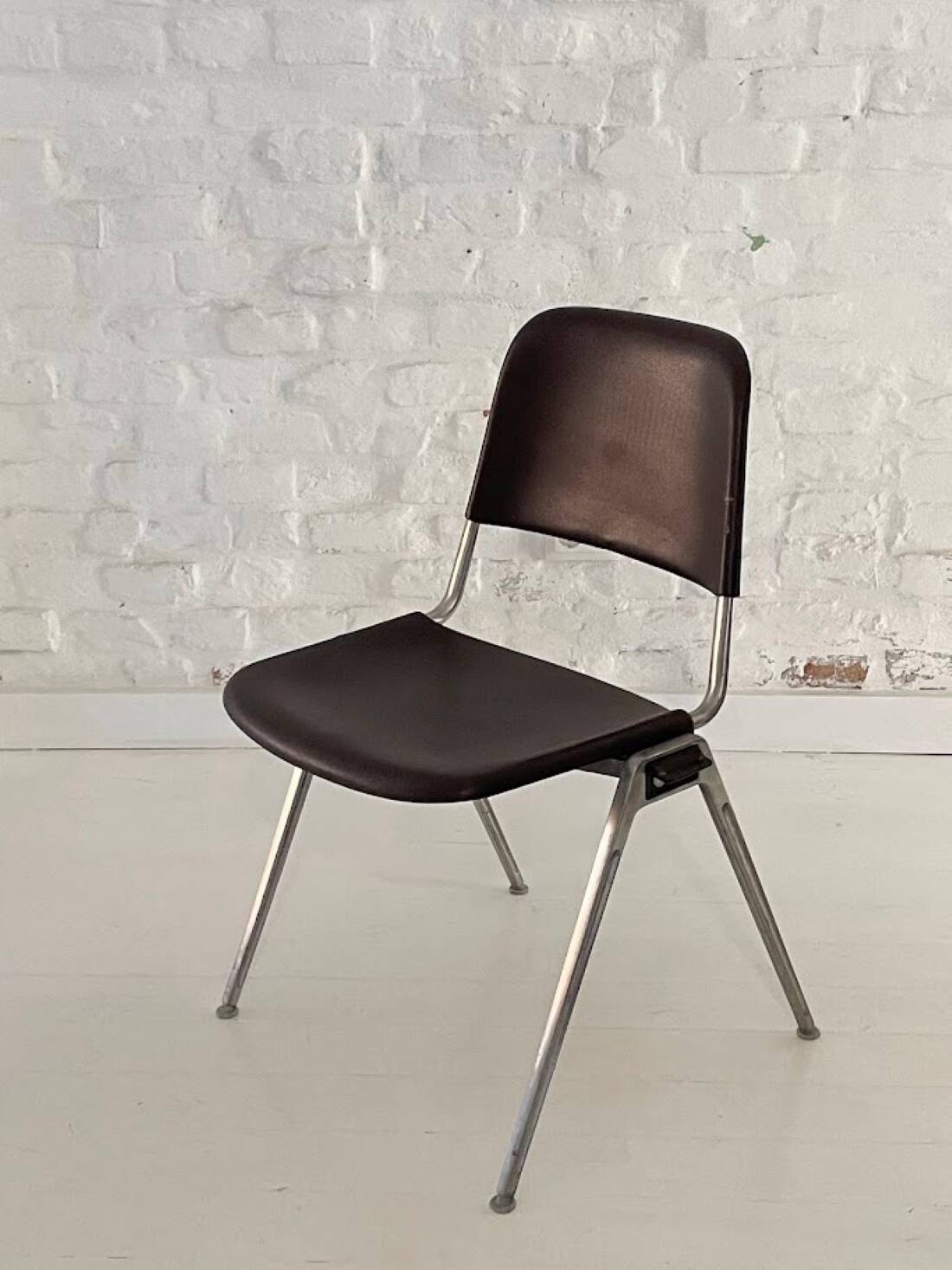 Vintage Knoll International 1601 Model stackable chairs 1970s