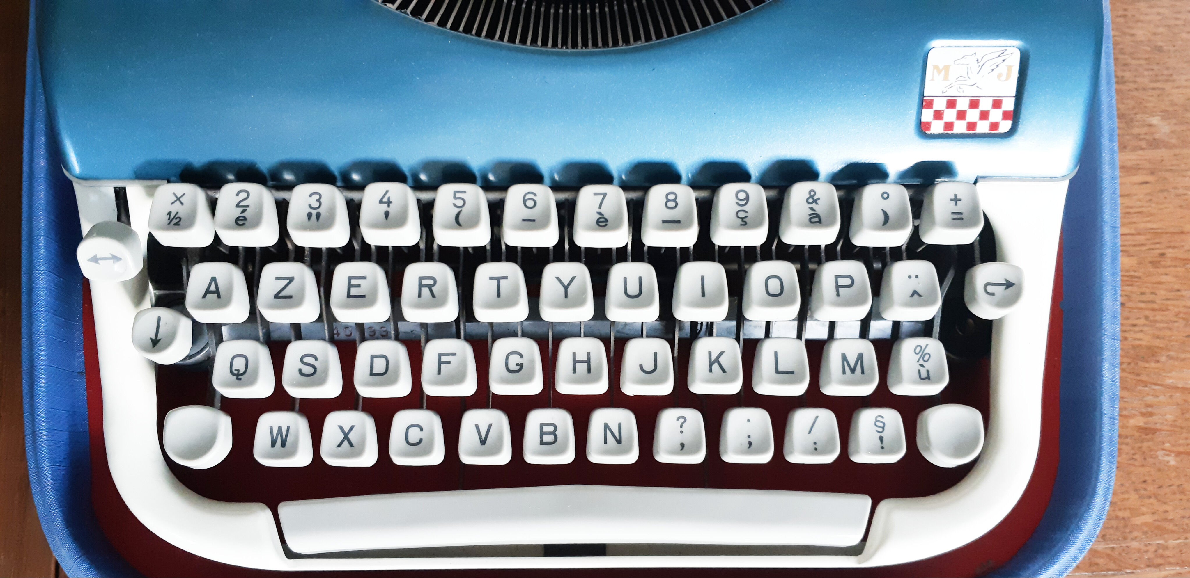 Functional blue typewriter