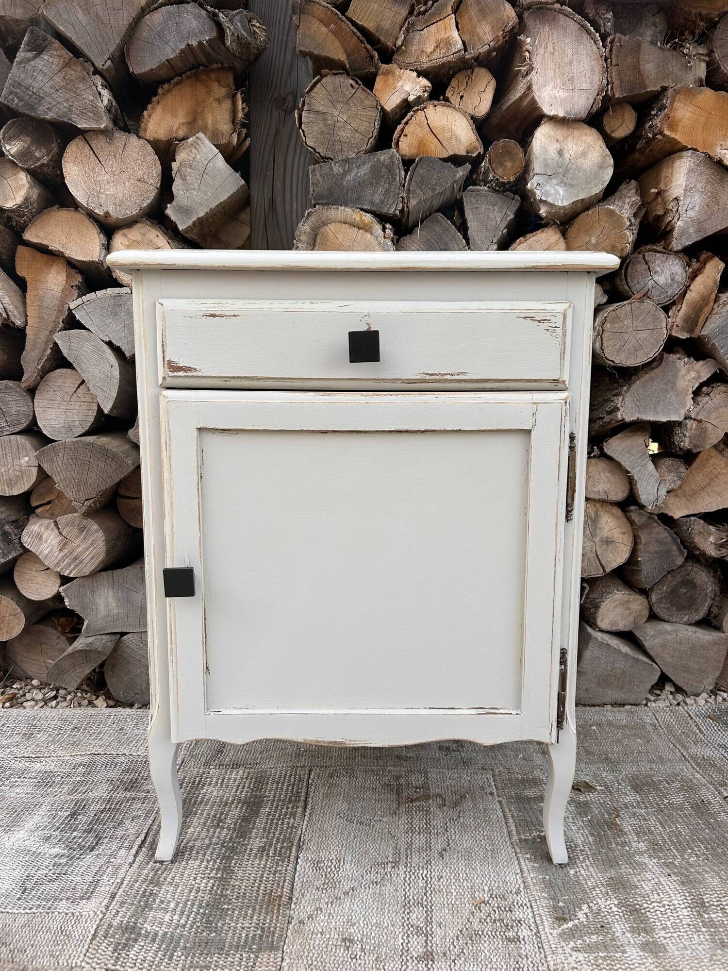Meuble de rangement ancien rénové