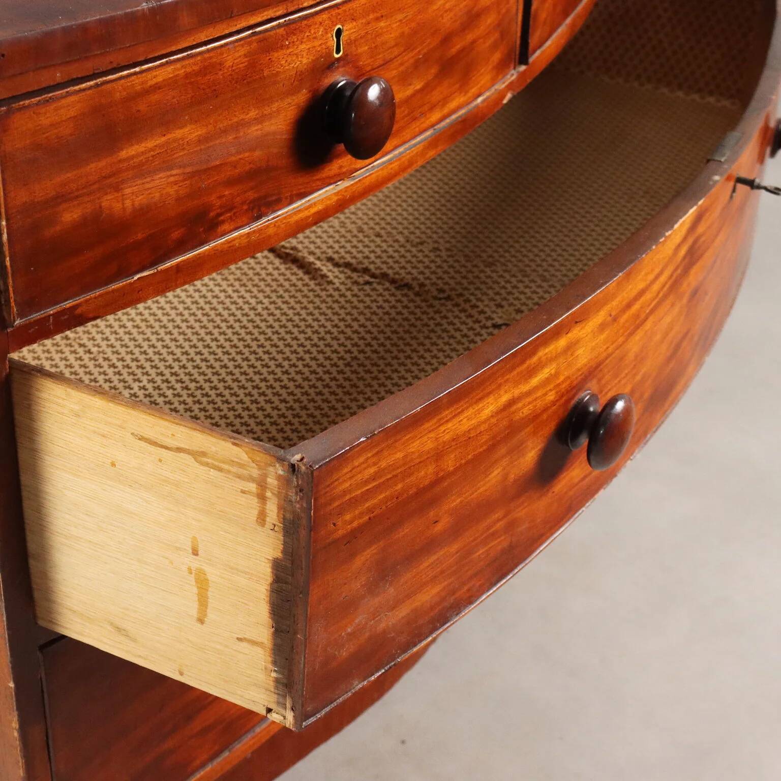 Commode ancienne en acajou 4 tiroirs Italie XIXe siècle