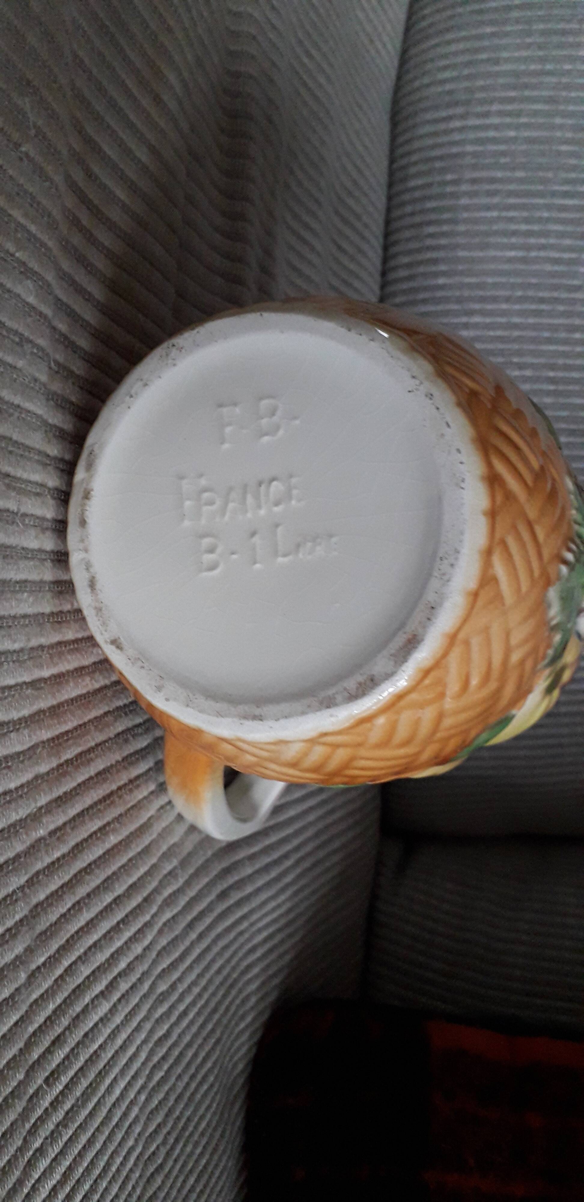 Very original vintage ceramic in slip