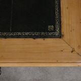 Small desk in apple and cherry wood, Louis XV – XVIII century.