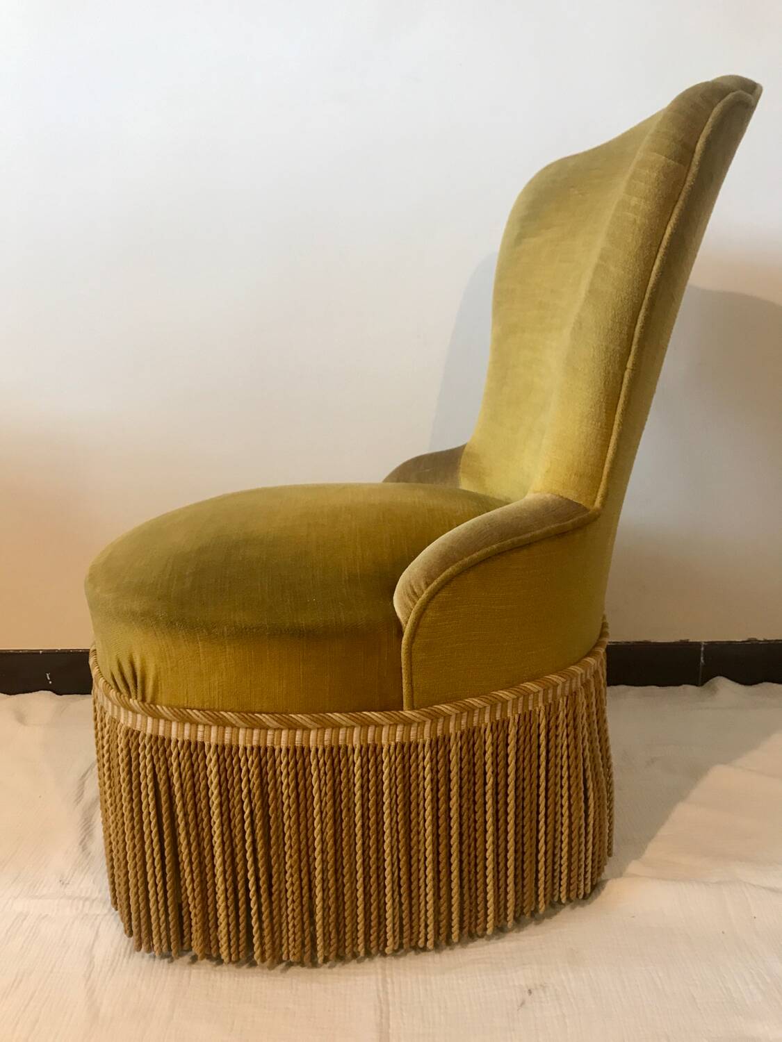 Toad armchair in gold velvet