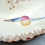 Polychrome dessert plate signed onnaing, birds, butterflies and flowers