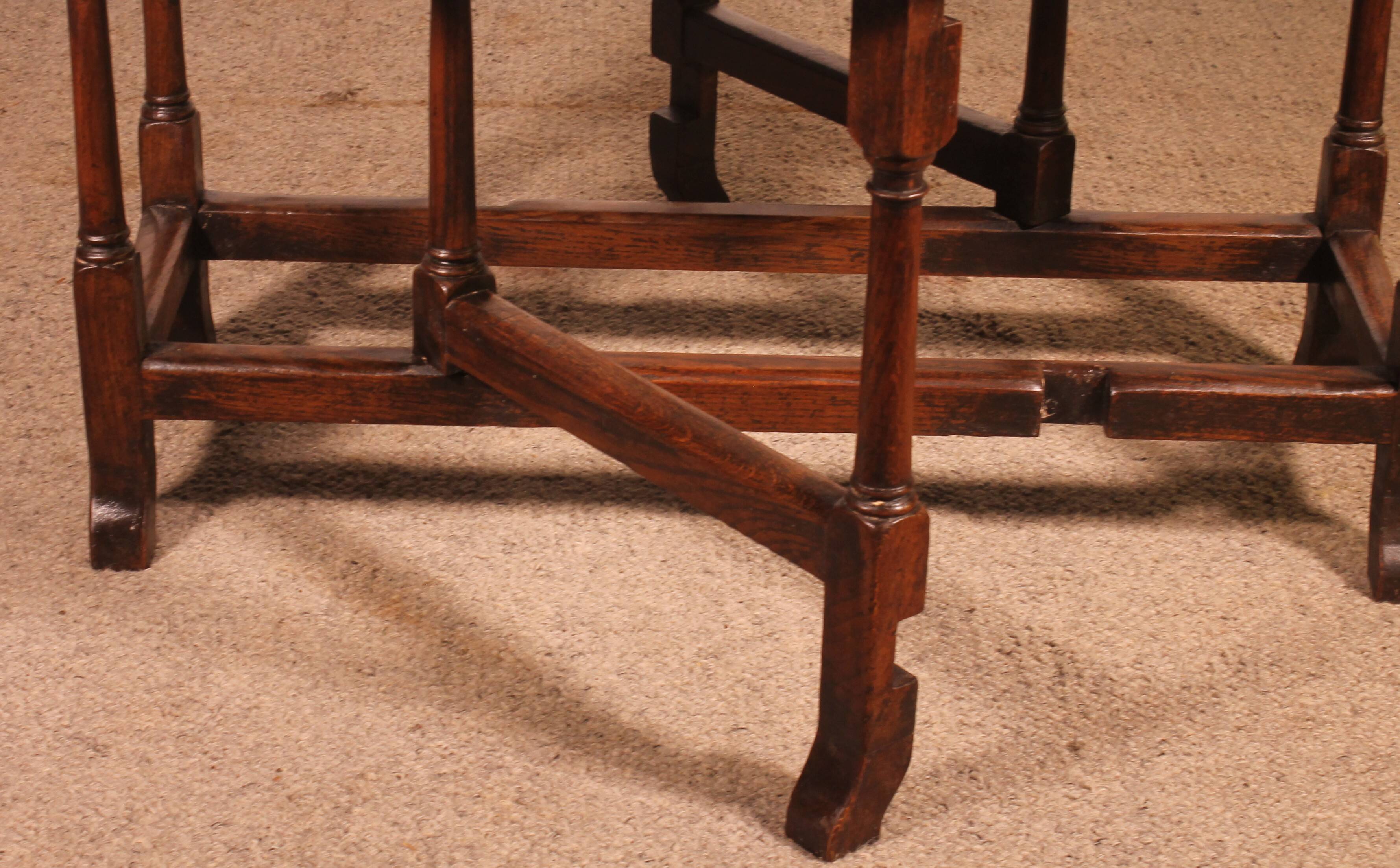 Gateleg Table in Oak from the 18th Century