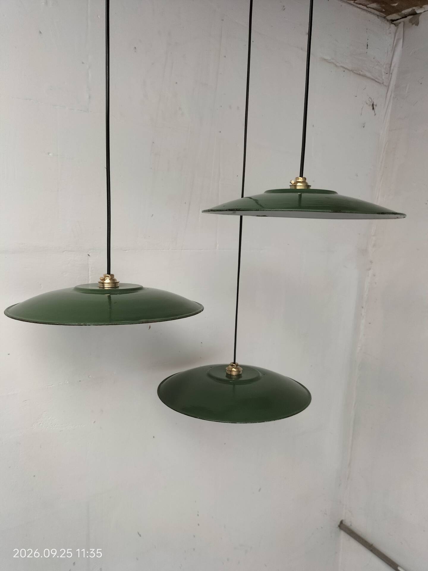 Suspensions enamelled sheets