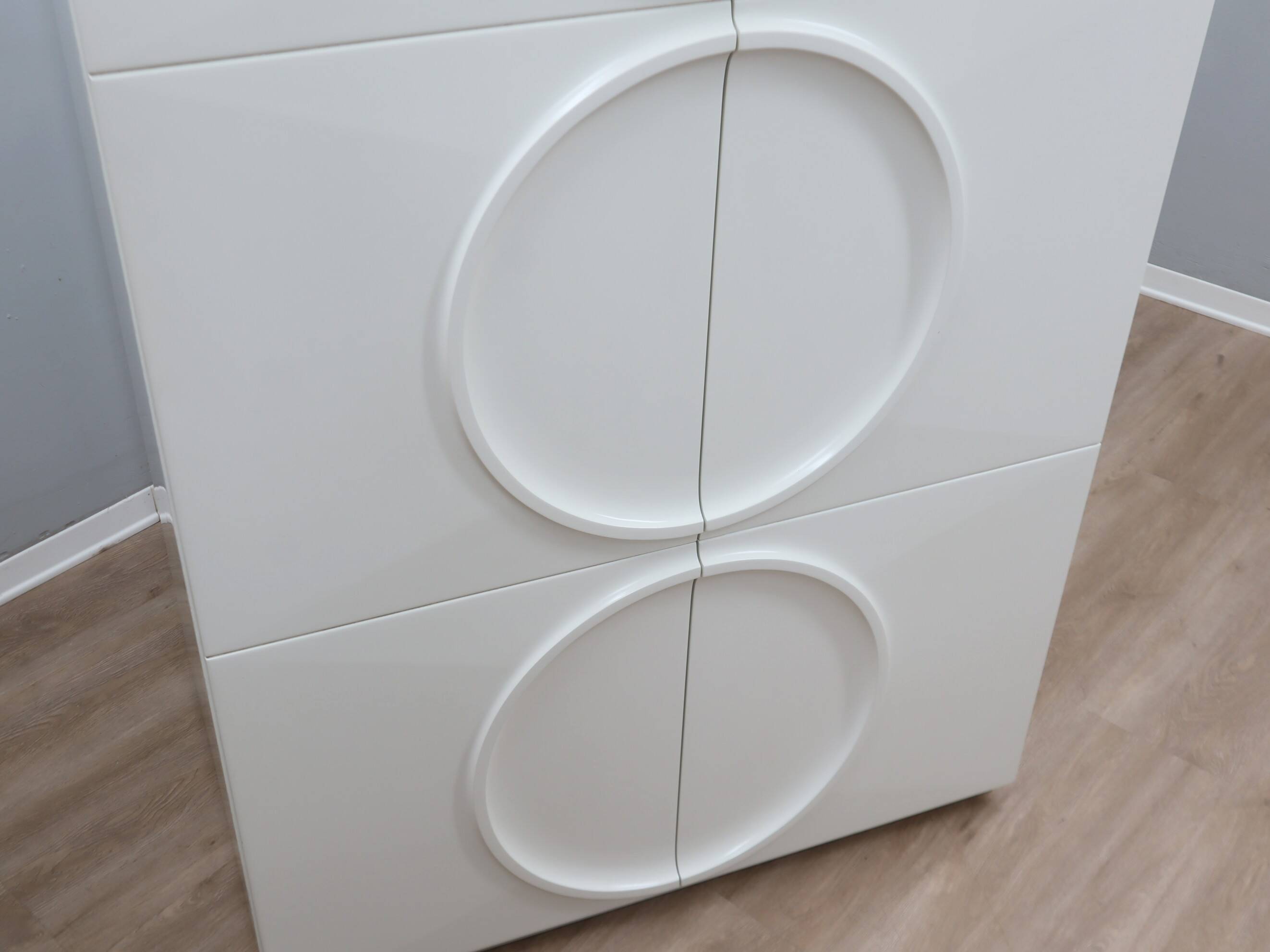 Italian Space Age Wardrobe white lacquered F.lli Proserpio 1960s