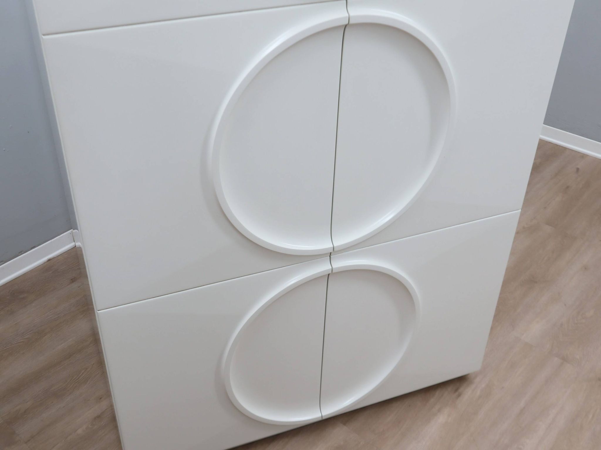 Italian Space Age Wardrobe white lacquered F.lli Proserpio 1960s