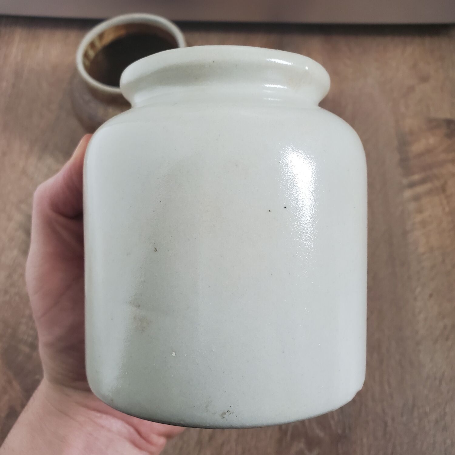 Set of 2 ceramic pots