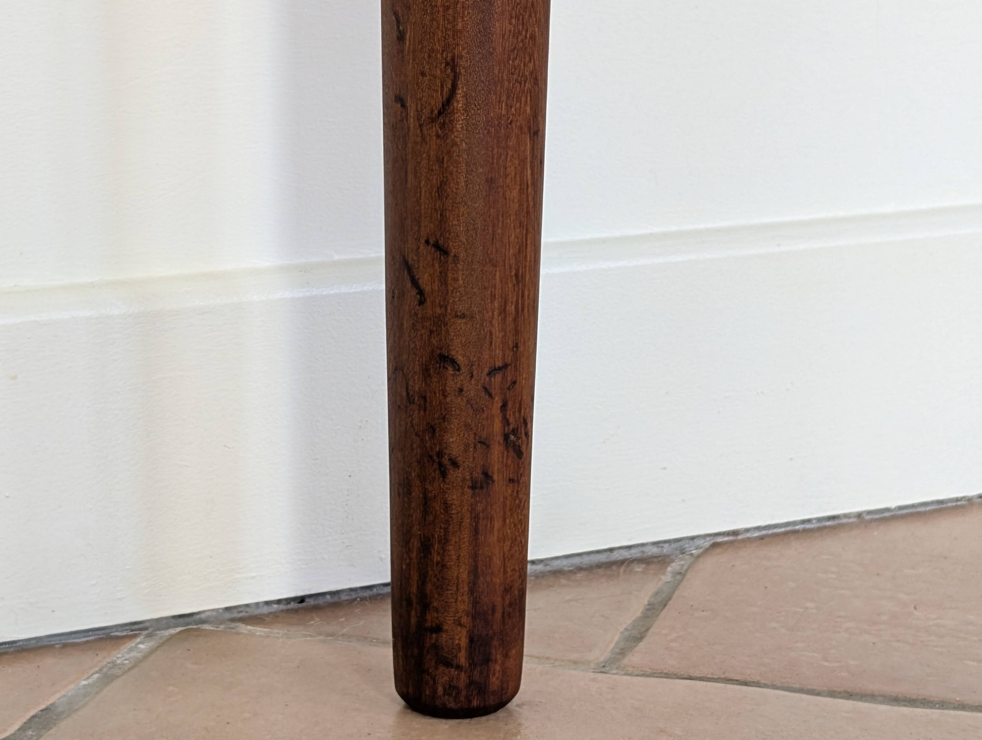 Scandinavian extendable table