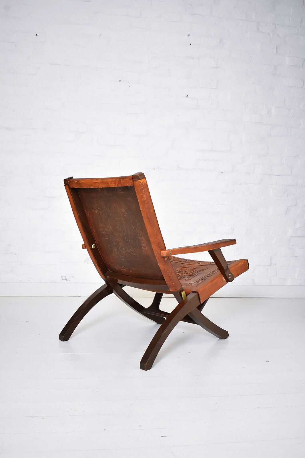 Ecuadorian wood and leather folding chair by Angel Pazmino