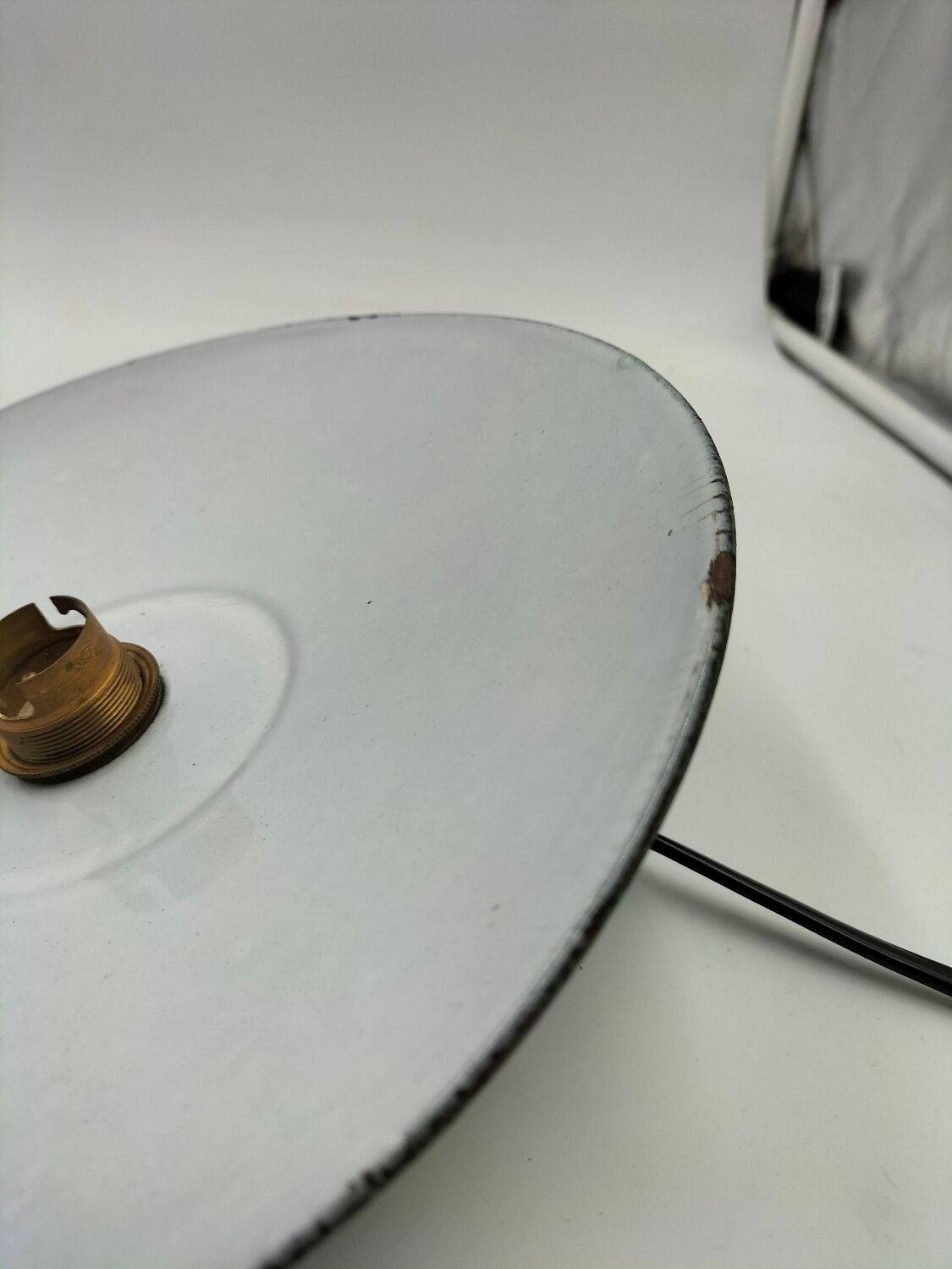 2 suspensions en tôles émaillées