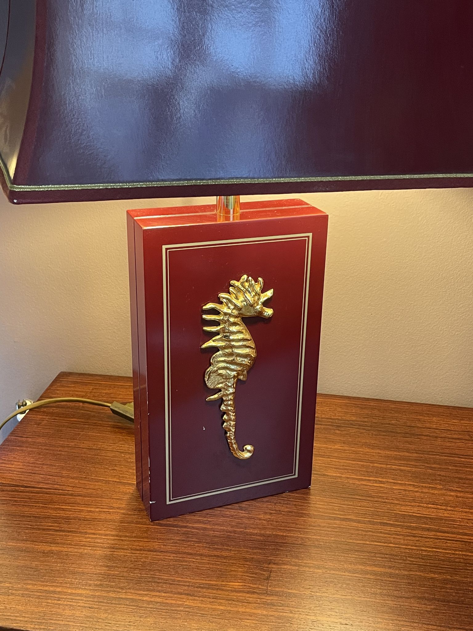 Pair of table lamps in Bordeaux lacquered wood and brass seahorse