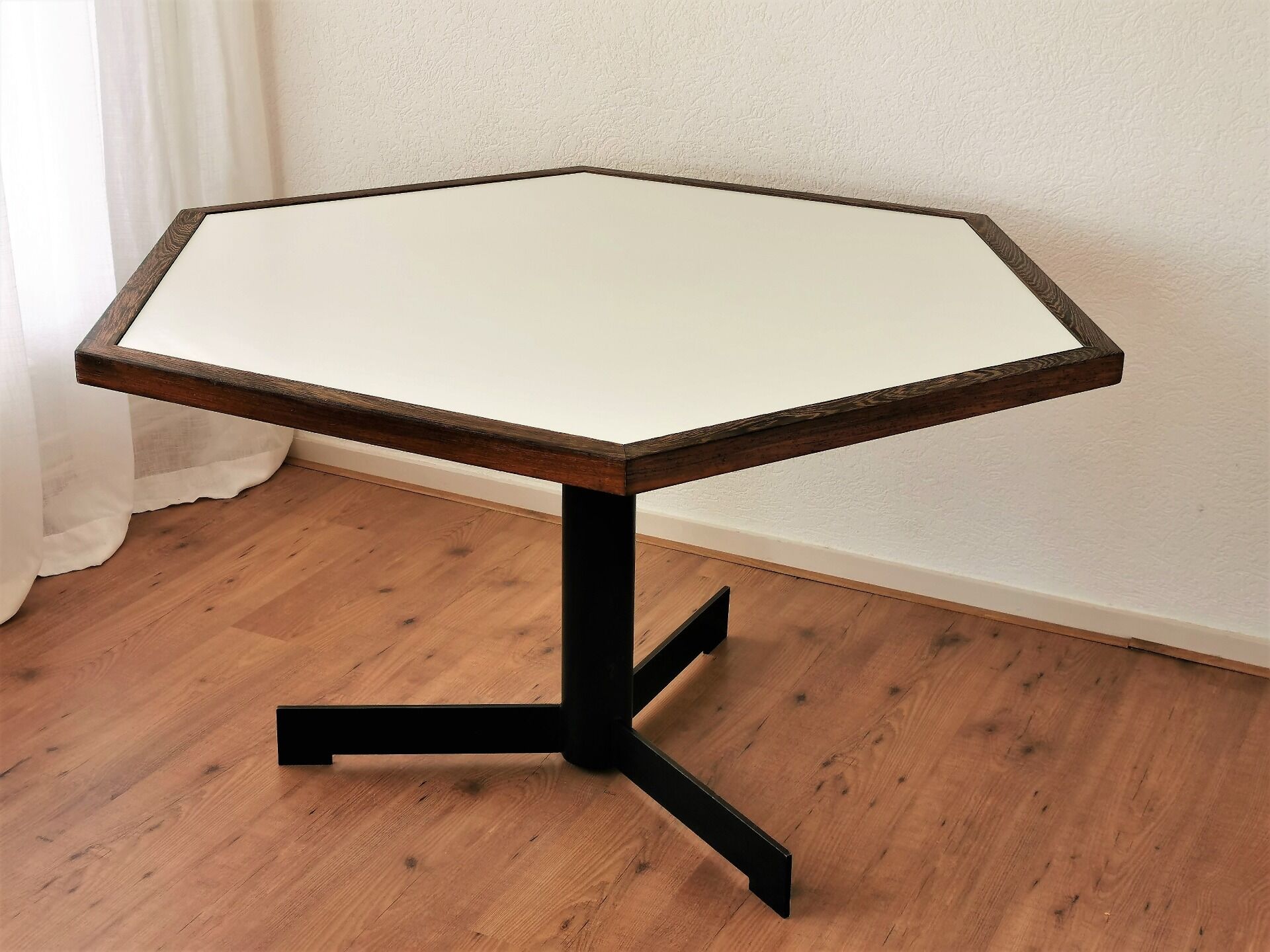 Dutch dining table Hexagon